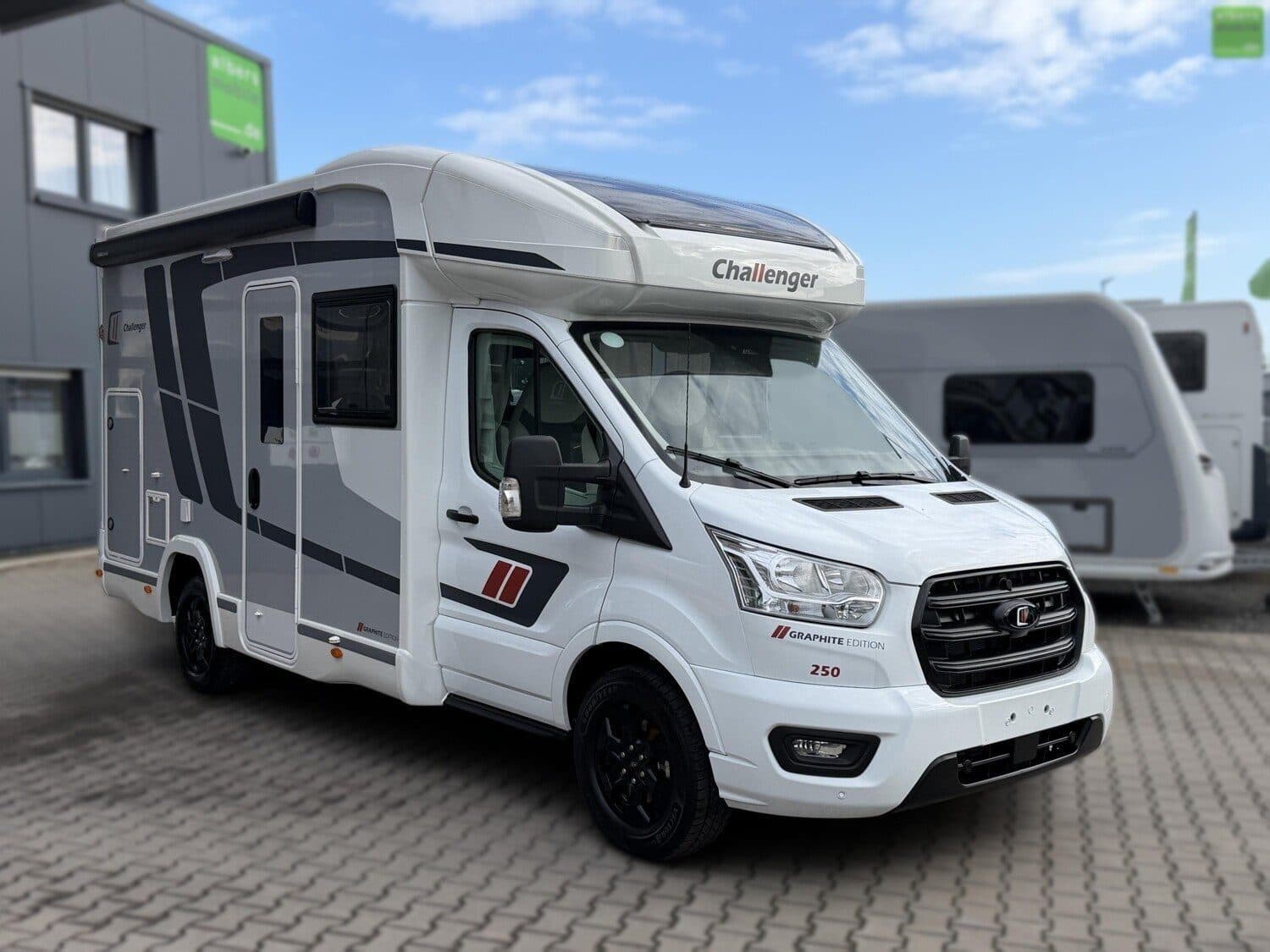 Wohnmobil Challenger Teilintegriert Graphite Edition 250 mit 4 Sitzen bei Albers Mobile GmbH Wohnmobil Ford Transit Custom Challenger 250 Teilintegriert Graphite Edition mit 4 Sitzen und 4 Schlafplätzen
