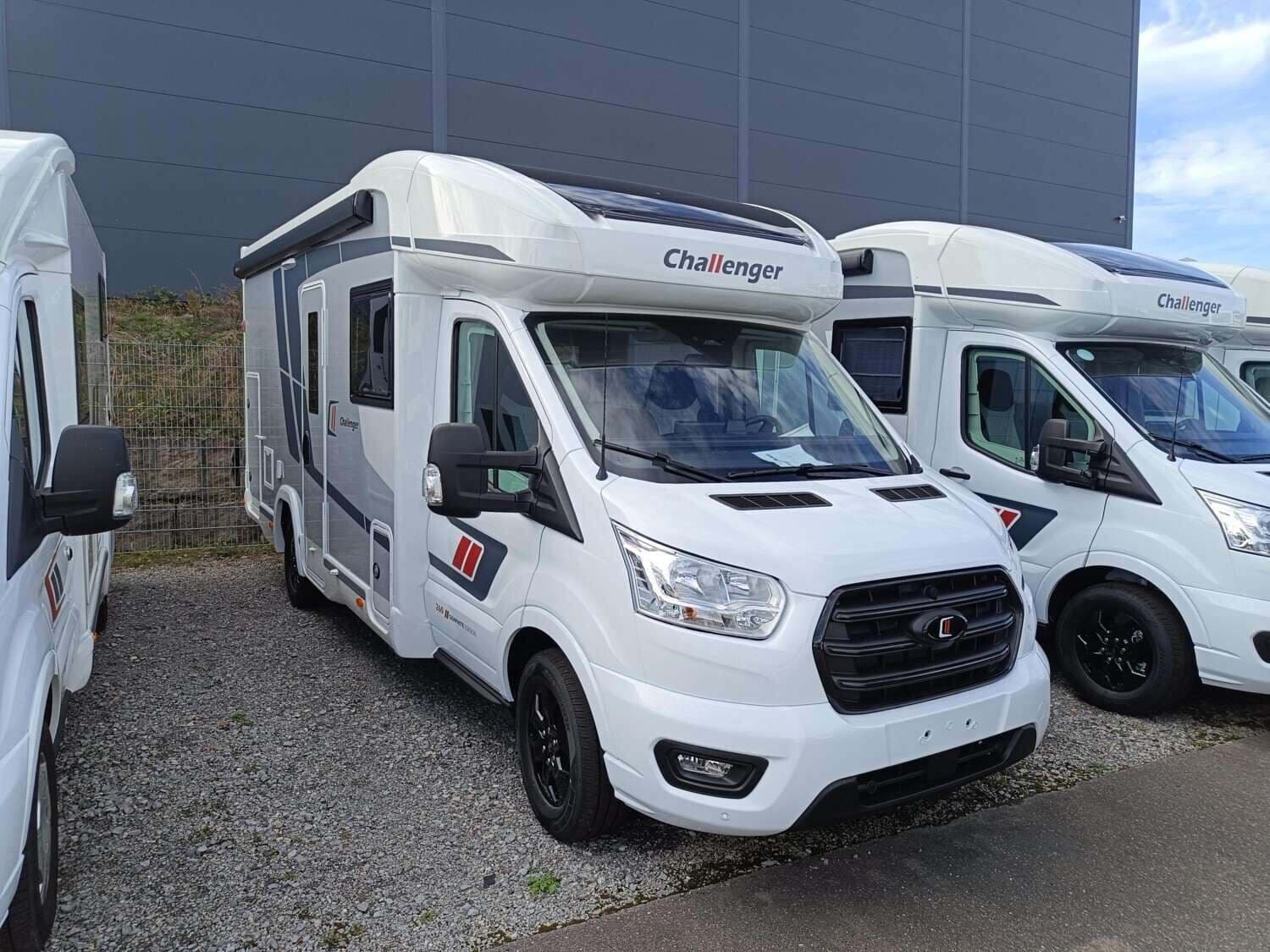 Wohnmobil Challenger Teilintegriert Graphite Edition 260 mit 4 Sitzen bei Dietle GmbH Wohnmobil Ford Transit Challenger 260 Teilintegriert Graphite Edition mit 4 Sitzen und 2 Schlafplätzen