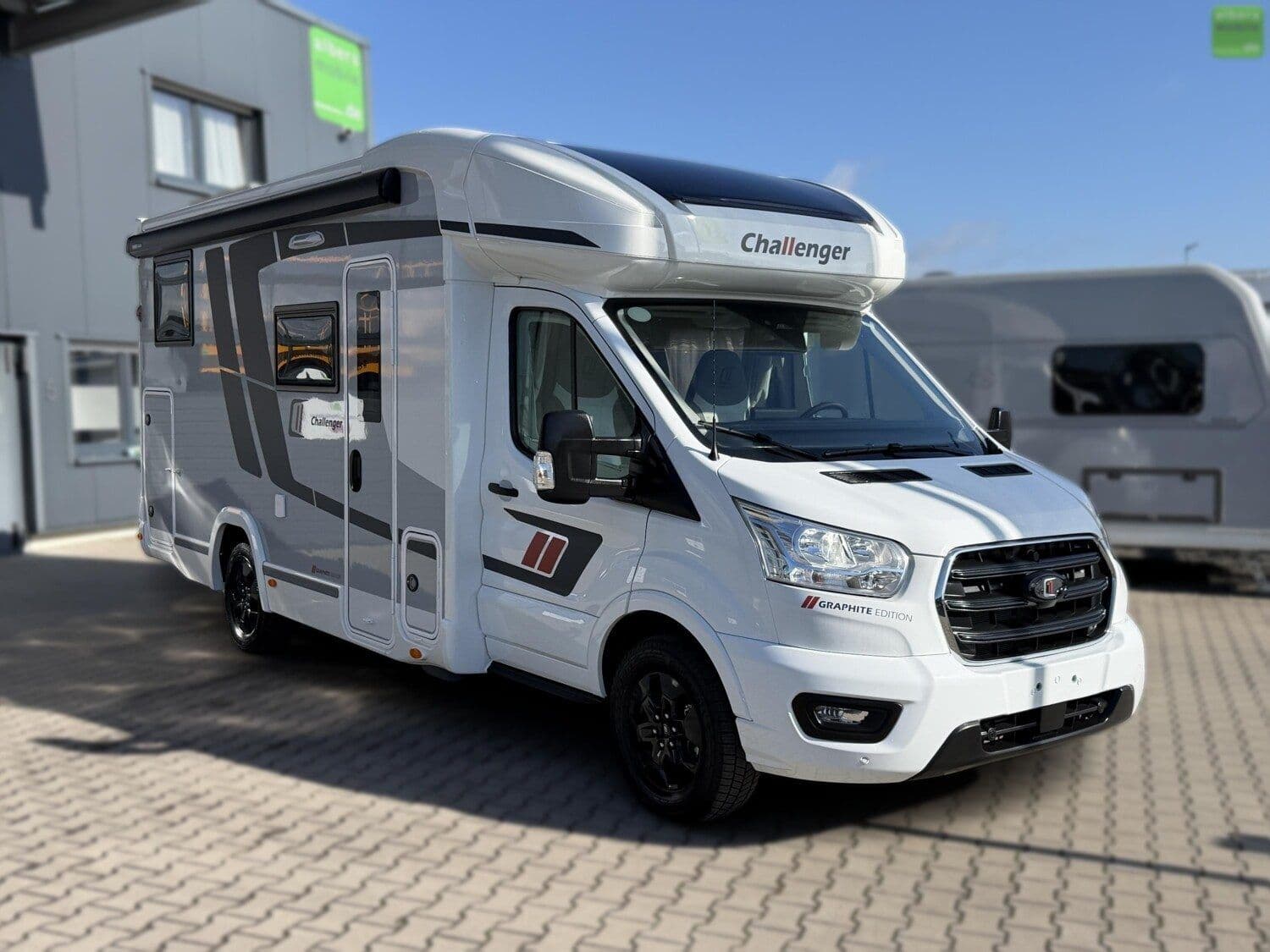 Wohnmobil Challenger Teilintegriert Graphite Edition 287 mit 5 Sitzen bei Albers Mobile GmbH Wohnmobil Ford Transit Custom Challenger 287 Teilintegriert Graphite Edition mit 5 Sitzen und 4 Schlafplätzen