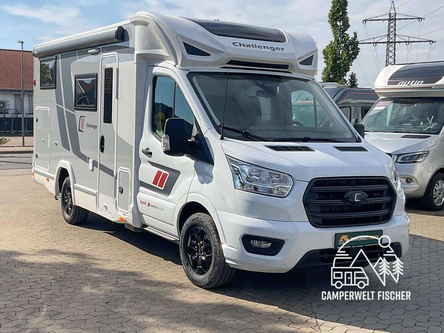 Wohnmobil Challenger Teilintegriert S Graphite Edition S217 mit 4 Sitzen bei Camperwelt Fischer GmbH Wohnmobil Ford Transit Challenger S217 Teilintegriert S Graphite Edition mit 4 Sitzen und 2 Schlafplätzen
