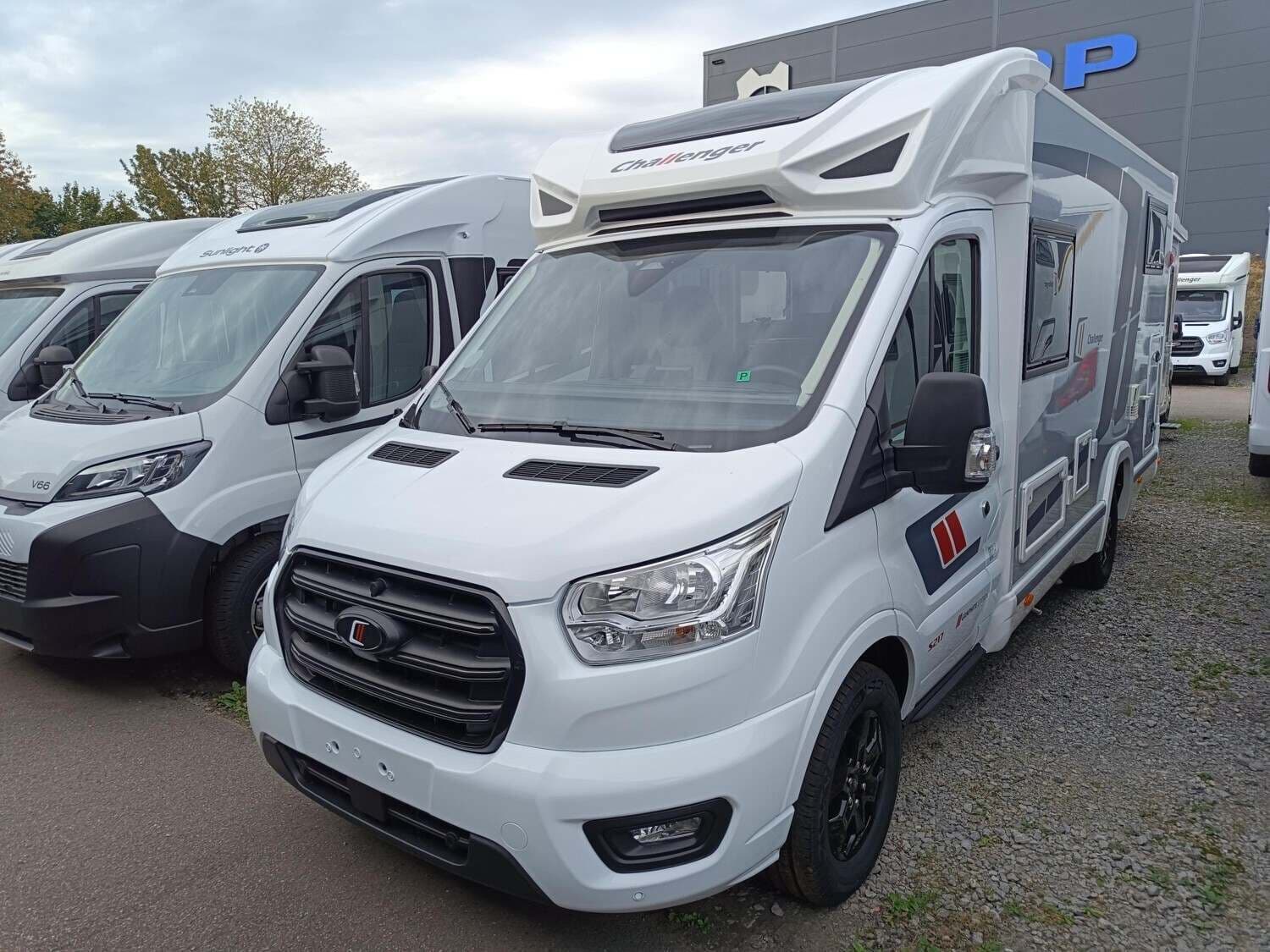 Wohnmobil Challenger Teilintegriert S Graphite Edition S217 mit 4 Sitzen bei Dietle GmbH Wohnmobil Ford Transit Challenger S217 Teilintegriert S Graphite Edition mit 4 Sitzen und 2 Schlafplätzen