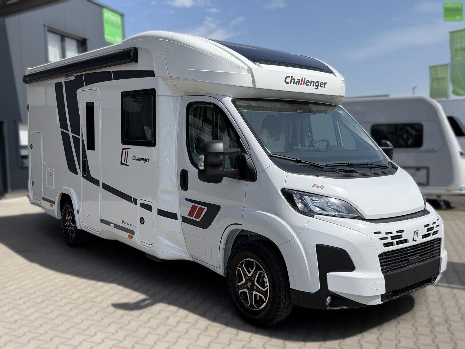 Wohnmobil Challenger Teilintegriert Ultimate Edition 260 mit 4 Sitzen bei Albers Mobile GmbH Wohnmobil Fiat Ducato Challenger 260 Teilintegriert Ultimate Edition mit 4 Sitzen und 4 Schlafplätzen