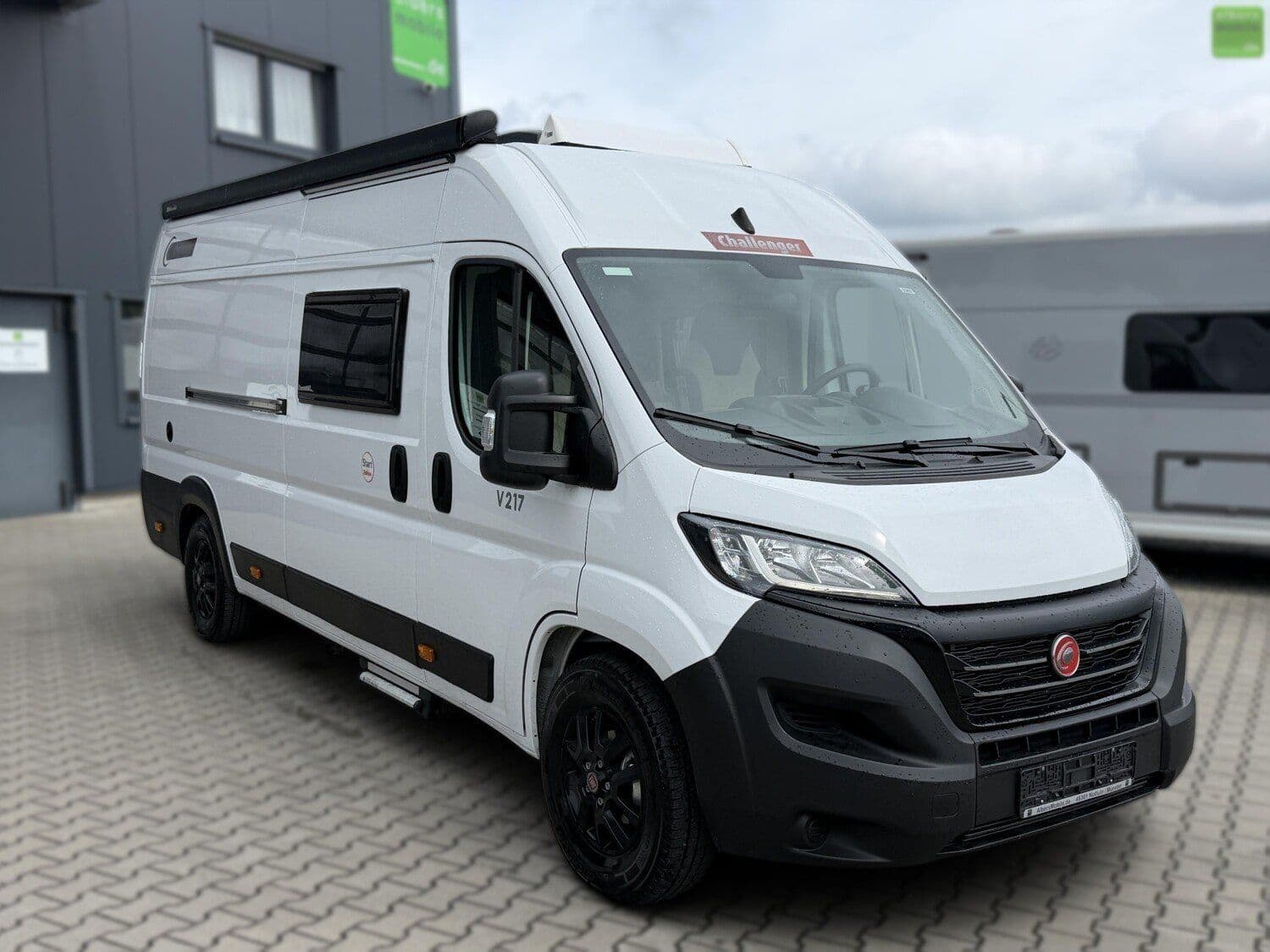 Wohnmobil Challenger Van V217 Start Edition mit 4 Sitzen bei Albers Mobile GmbH Wohnmobil Fiat Ducato Challenger V217 Start Edition Van mit 4 Sitzen und 2 Schlafplätzen