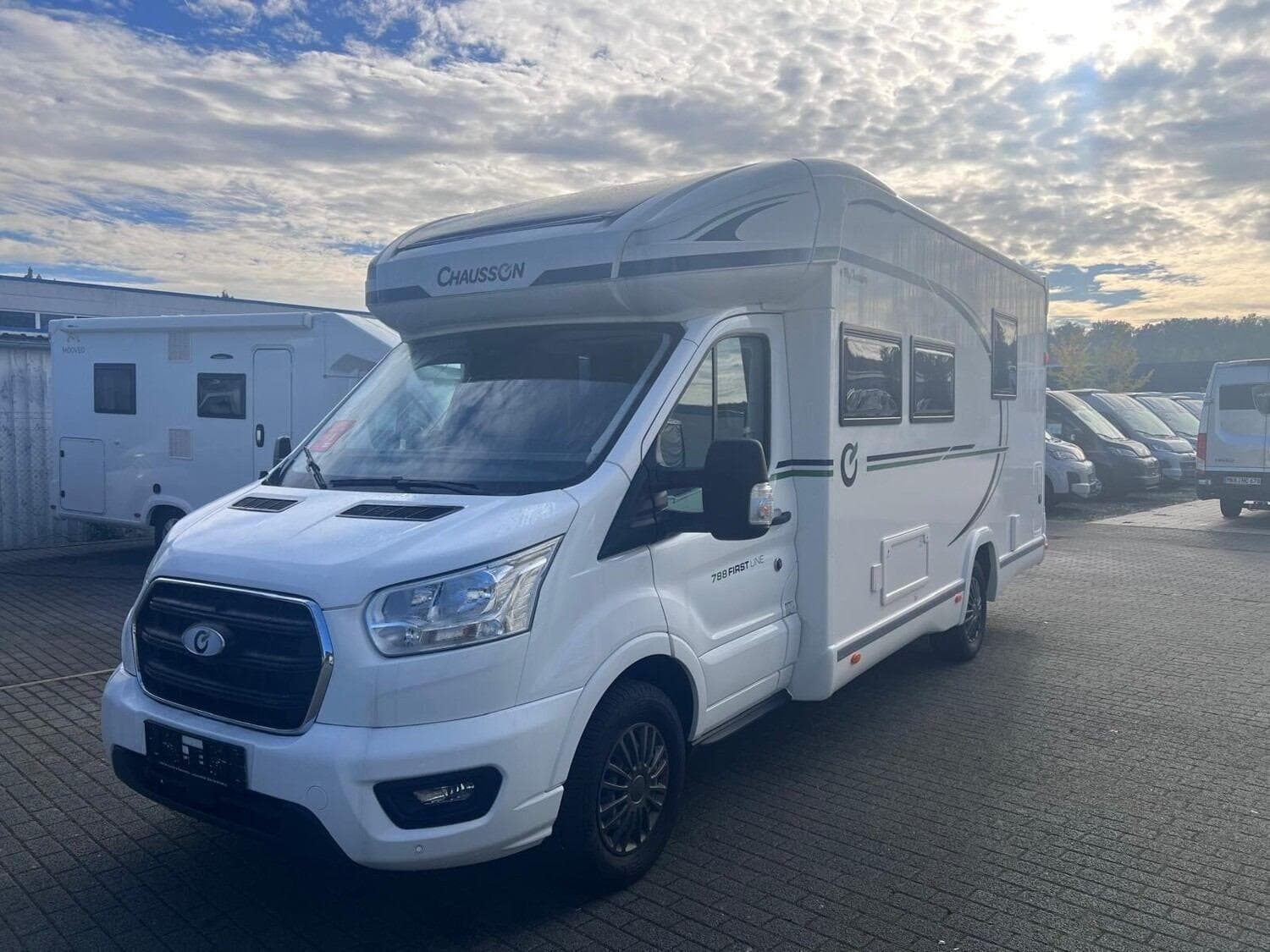 Wohnmobil Chausson Teilintegriert First Line 788 mit 4 Sitzen bei HCR Rhein-Main GmbH Wohnmobil Ford Transit Chausson 788 Teilintegriert First Line mit 4 Sitzen und 4 Schlafplätzen