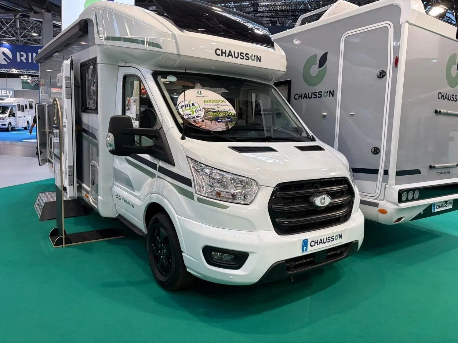 Wohnmobil Chausson Teilintegriert Titanium Line 640 bei Caravan Center Nord GmbH Wohnmobil Ford Transit Custom Chausson 640 Teilintegriert Titanium Line mit 3 Schlafplätzen