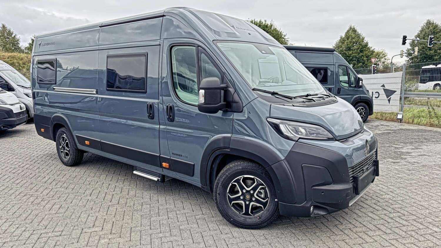 Wohnmobil Clever Runner Citroen mit 2 Sitzen bei Windisch Wohnmobile GmbH Wohnmobil Citroen Jumper Clever Citroen Runner mit 2 Sitzen und 4 Schlafplätzen