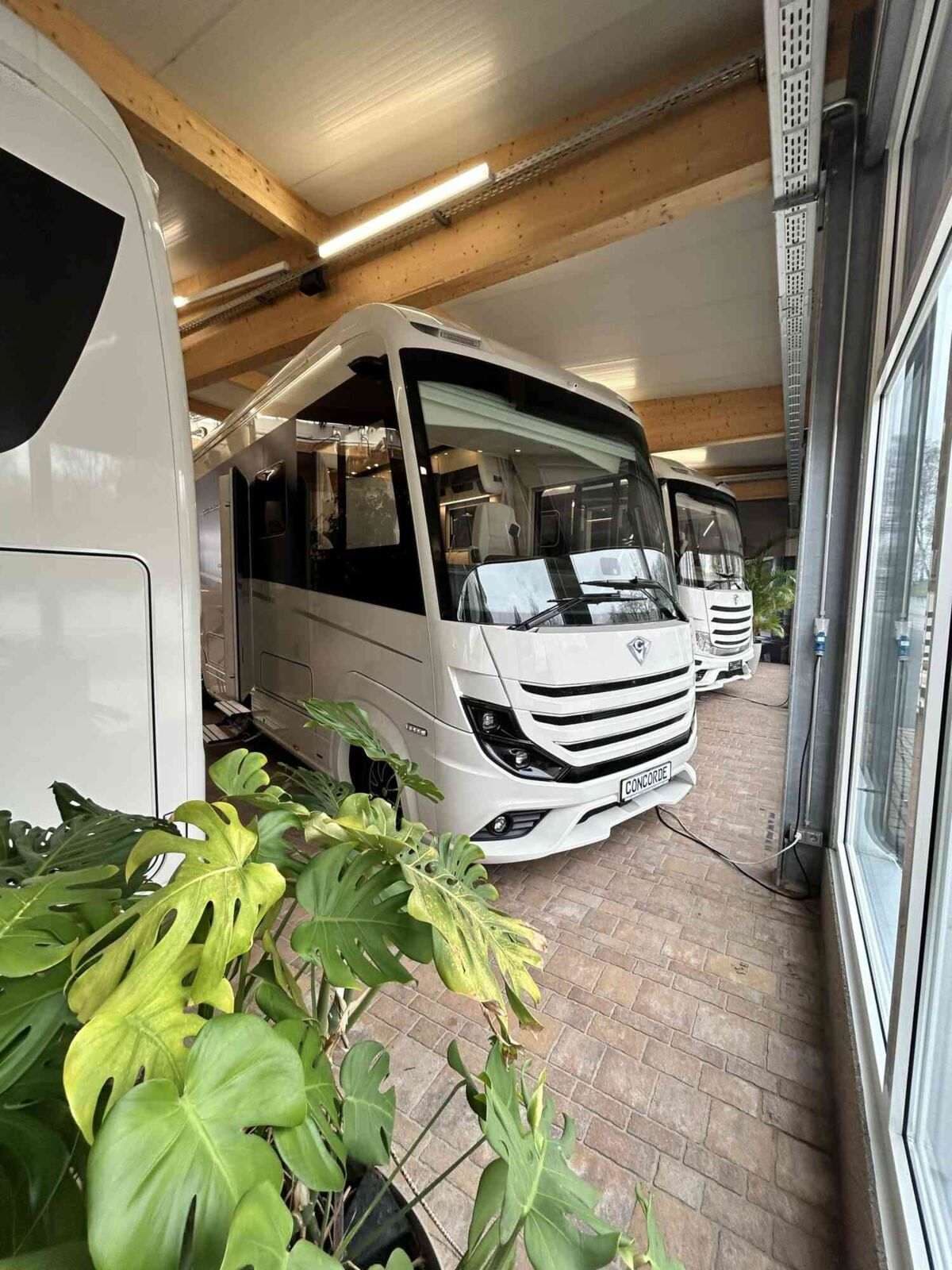 Wohnmobil Concorde Charisma 860 LI mit 4 Sitzen bei Concorde Reisemobile GmbH Wohnmobil Iveco Daily Concorde 860 LI Charisma mit 4 Sitzen und 4 Schlafplätzen
