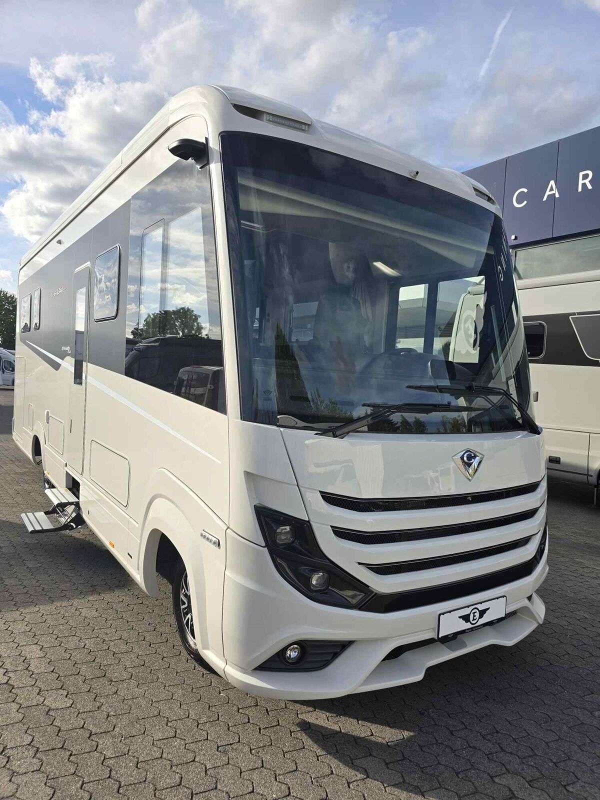 Wohnmobil Concorde Charisma 910 LI mit 4 Sitzen bei Engel Caravaning Frankfurt GmbH & Co. KG Wohnmobil Iveco Daily Concorde 910 LI Charisma mit 4 Sitzen und 4 Schlafplätzen