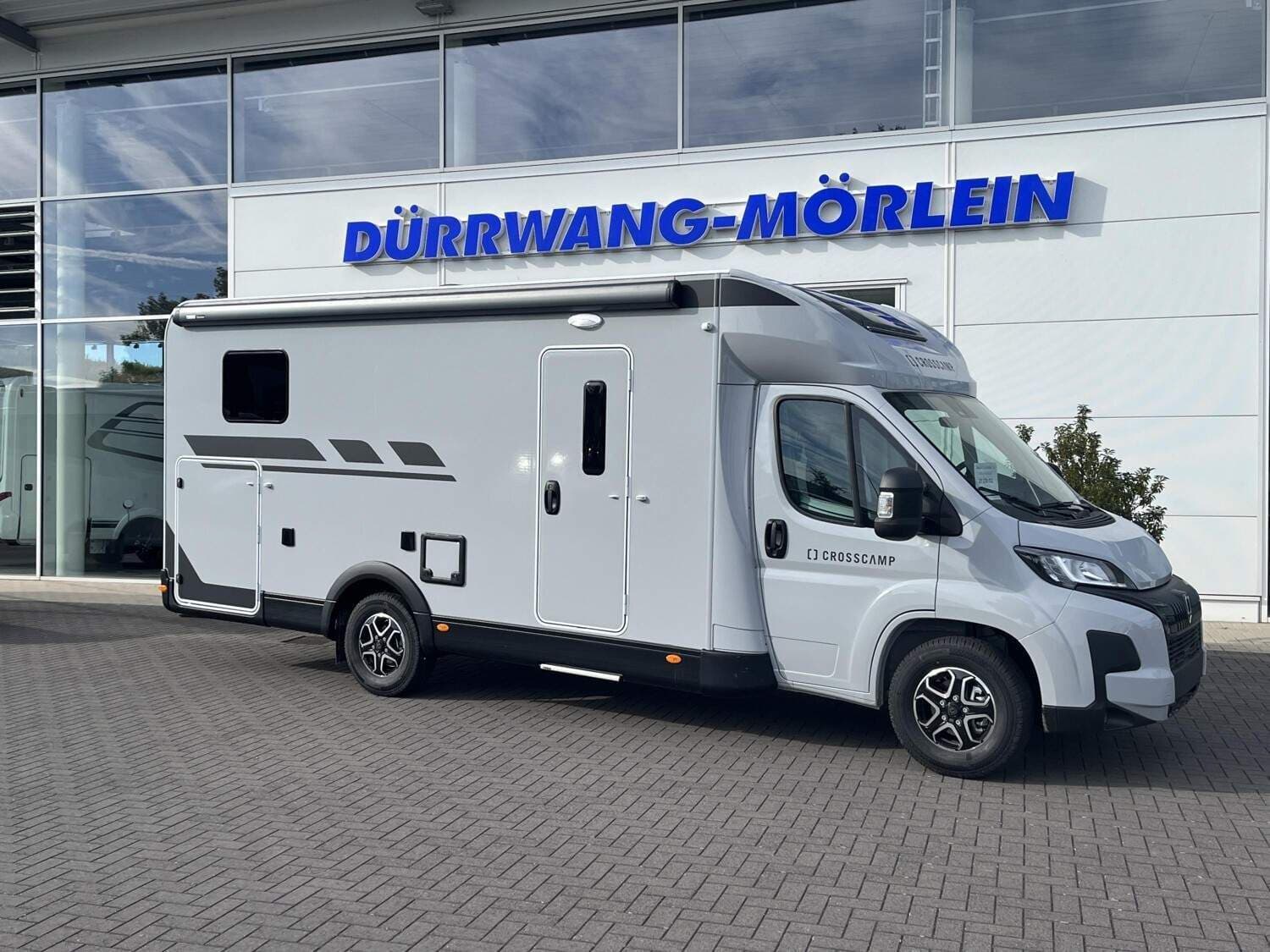 Wohnmobil Crosscamp EXPDN 7.4 E Peugeot mit 4 Sitzen bei Dürrwang GmbH & Co. KG Caravan und Reisemobile Wohnmobil Crosscamp 7.4 E Peugeot EXPDN mit 4 Sitzen und 4 Schlafplätzen