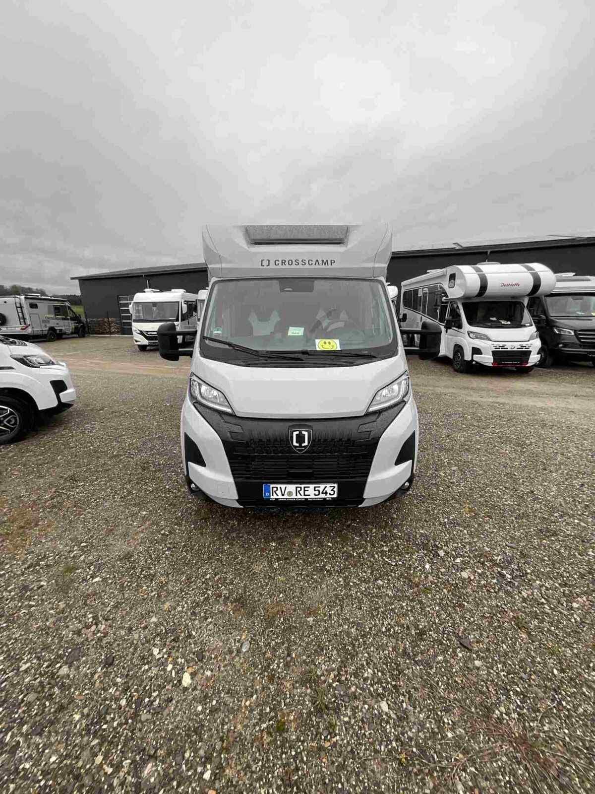 Wohnmobil Crosscamp EXPDN T 7.4 E Peugeot mit 4 Sitzen bei ERWIN HYMER Center Bad Waldsee GmbH Wohnmobil Crosscamp T 7.4 E Peugeot EXPDN mit 4 Sitzen und 2 Schlafplätzen