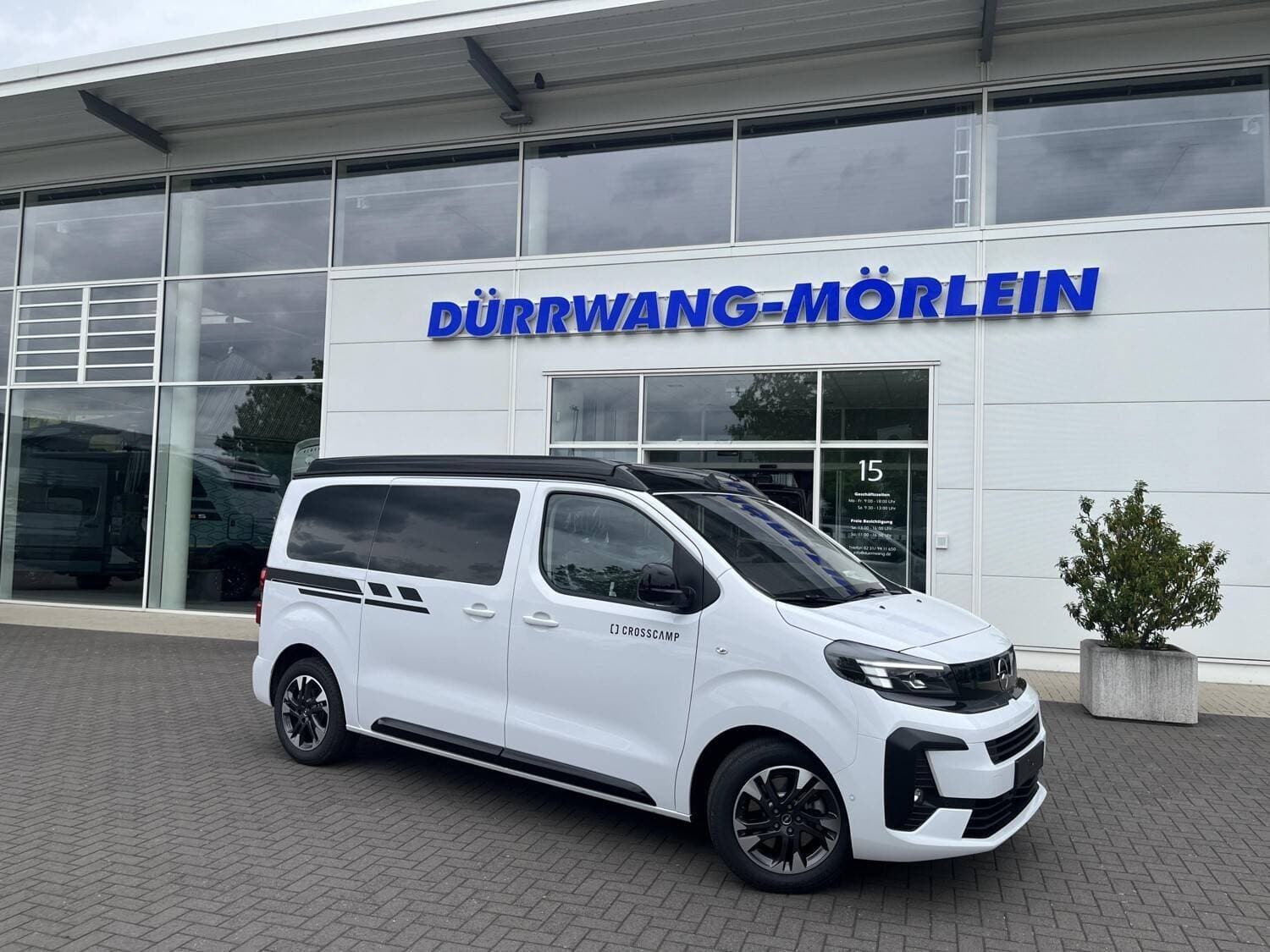 Wohnmobil Crosscamp EXPLR 5.0 F Opel mit 4 Sitzen bei Dürrwang GmbH & Co. KG Caravan und Reisemobile Wohnmobil Opel Zafira Life Crosscamp 5.0 F Opel EXPLR mit 4 Sitzen und 2 Schlafplätzen