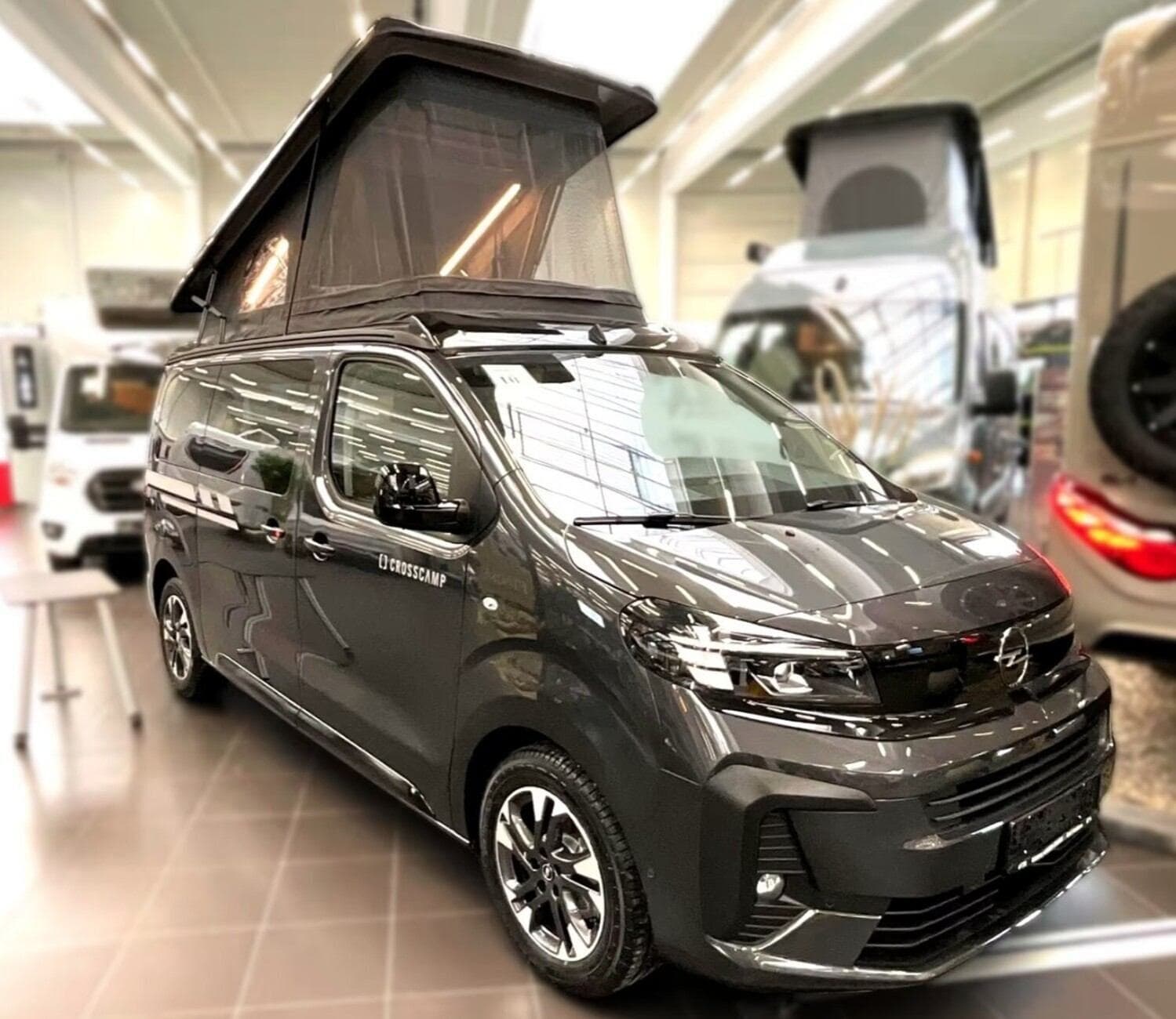 Wohnmobil Crosscamp EXPLR 5.0 F Opel mit 4 Sitzen bei ERWIN HYMER Center Bad Waldsee GmbH Wohnmobil Crosscamp 5.0 F Opel EXPLR mit 4 Sitzen und 4 Schlafplätzen