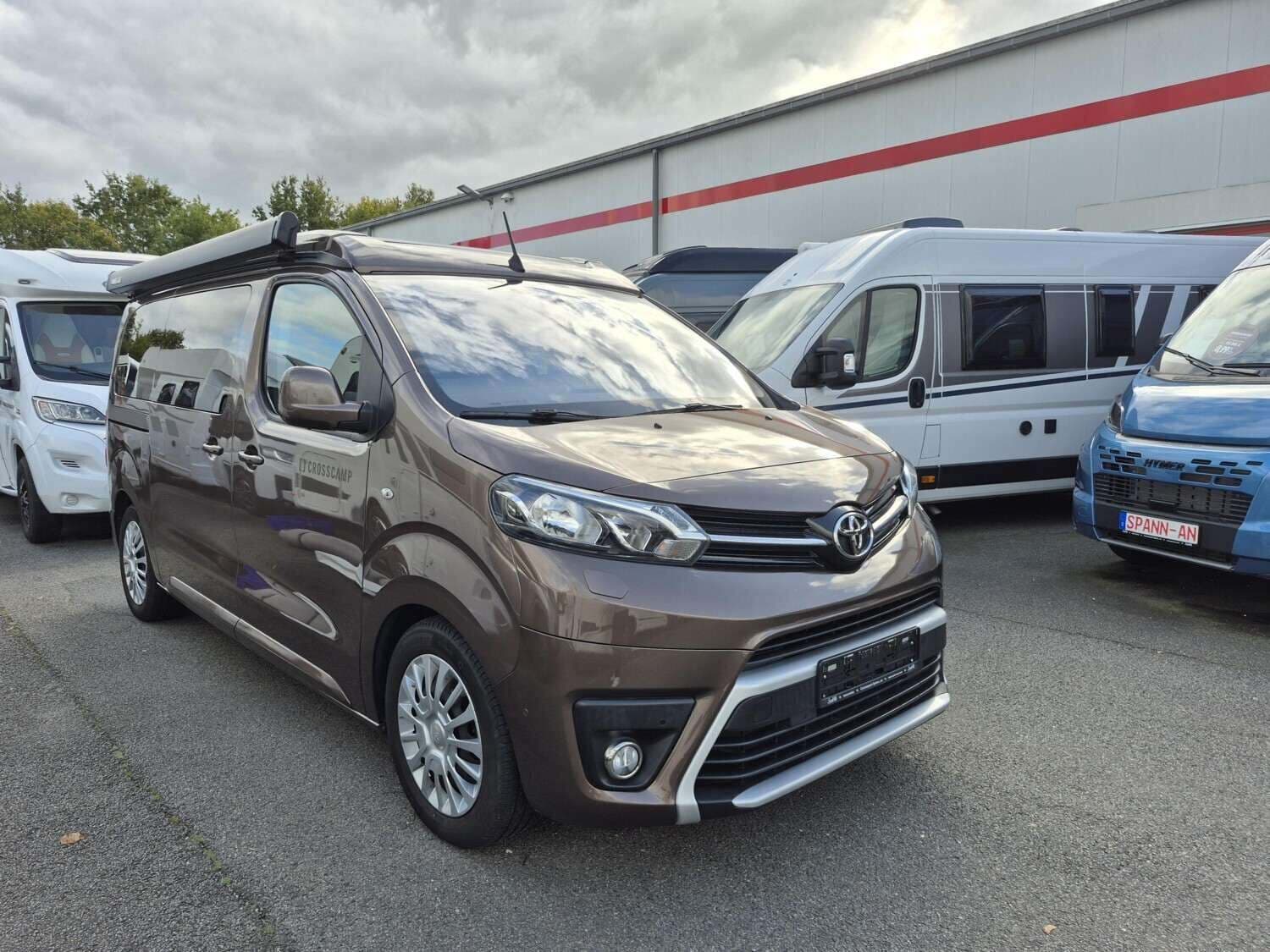 Wohnmobil Crosscamp Toyota FLEX mit 5 Sitzen bei Caravanpark Spann...an GmbH Wohnmobil Toyota Proace Crosscamp FLEX Toyota mit 5 Sitzen und 4 Schlafplätzen