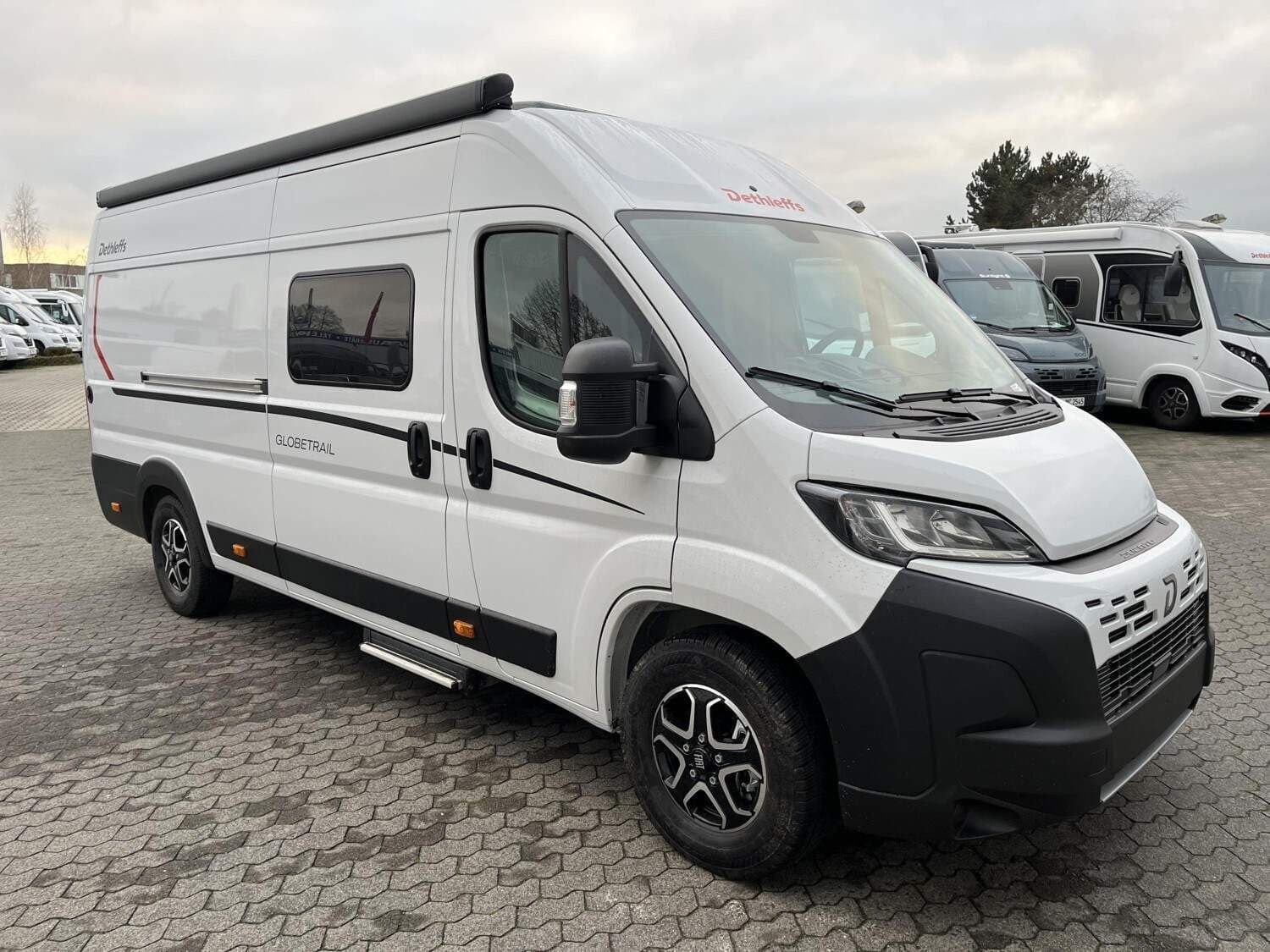 Wohnmobil Dethleffs Globetrail Active 640 ES Fiat mit 4 Sitzen bei Engel Caravaning Frankfurt GmbH & Co. KG Wohnmobil Fiat Ducato Dethleffs 640 ES Fiat Globetrail Active mit 4 Sitzen und 2 Schlafplätzen
