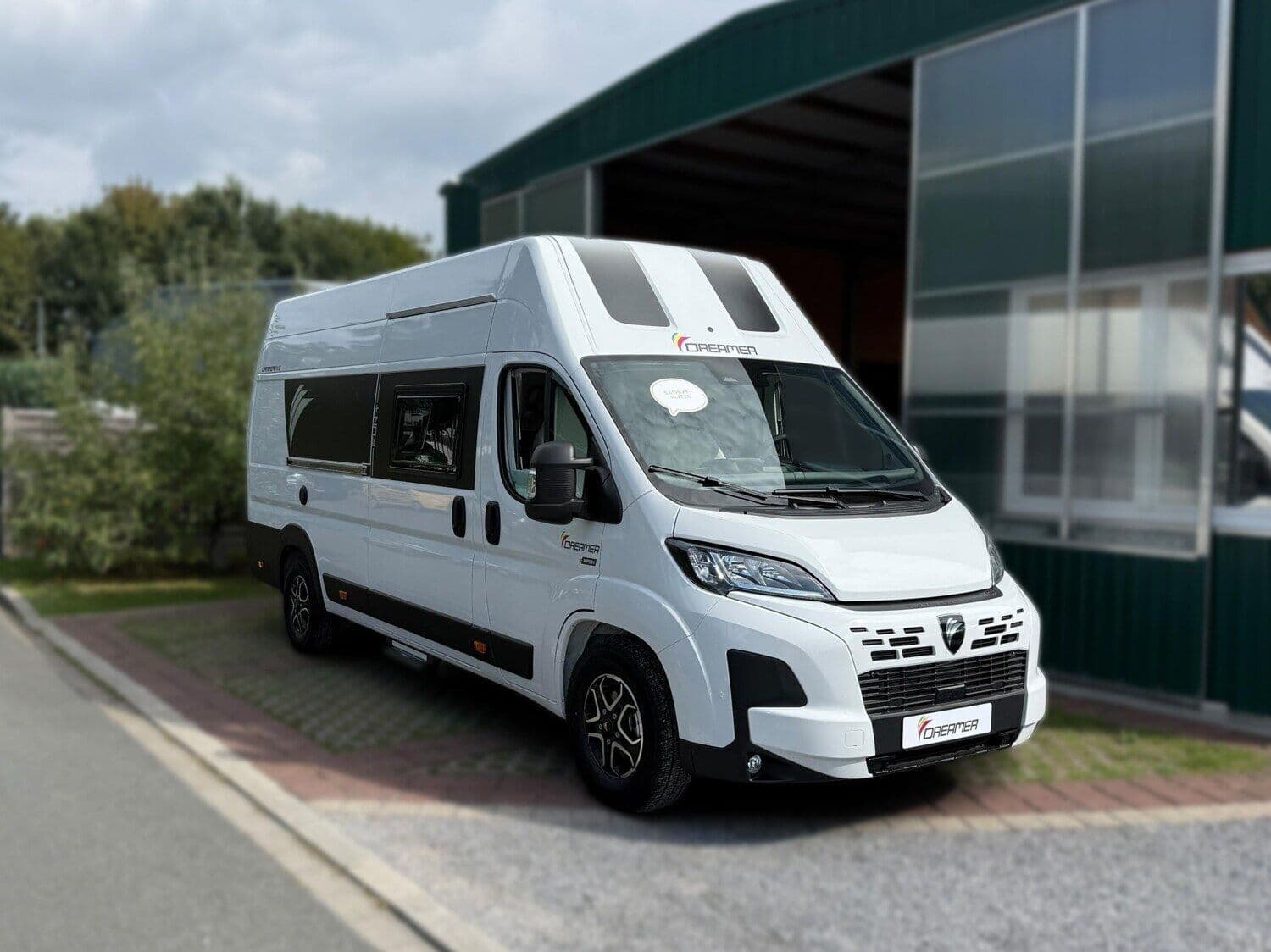 Wohnmobil Dreamer Fun+ Camper Five mit 5 Sitzen bei Hartmann GmbH Wohnmobil Fiat Ducato Dreamer Camper Five Fun+ mit 5 Sitzen und 5 Schlafplätzen