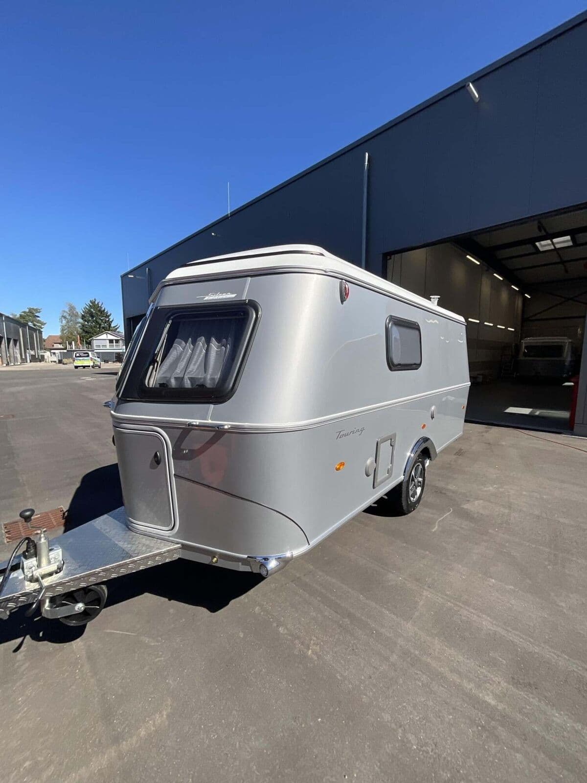 Wohnwagen Eriba Touring 530 bei ERWIN HYMER Center Bad Waldsee GmbH Wohnwagen Eriba 530 Touring mit 3 Schlafplätzen