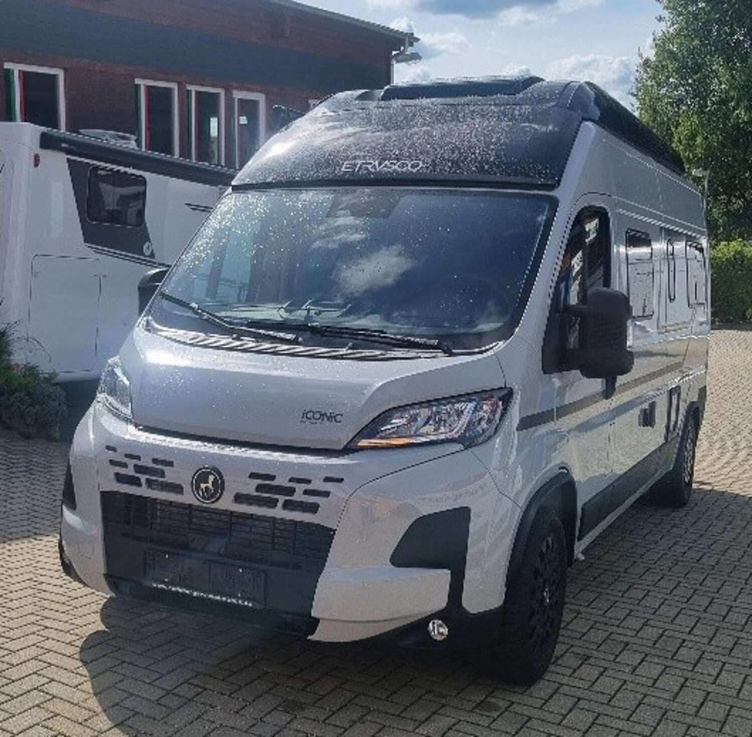 Wohnmobil Etrusco CV+ 600 DB mit 4 Sitzen bei Radeberger Reisemobile GmbH & Co.KG Wohnmobil Etrusco 600 DB CV+ mit 4 Sitzen und 2 Schlafplätzen