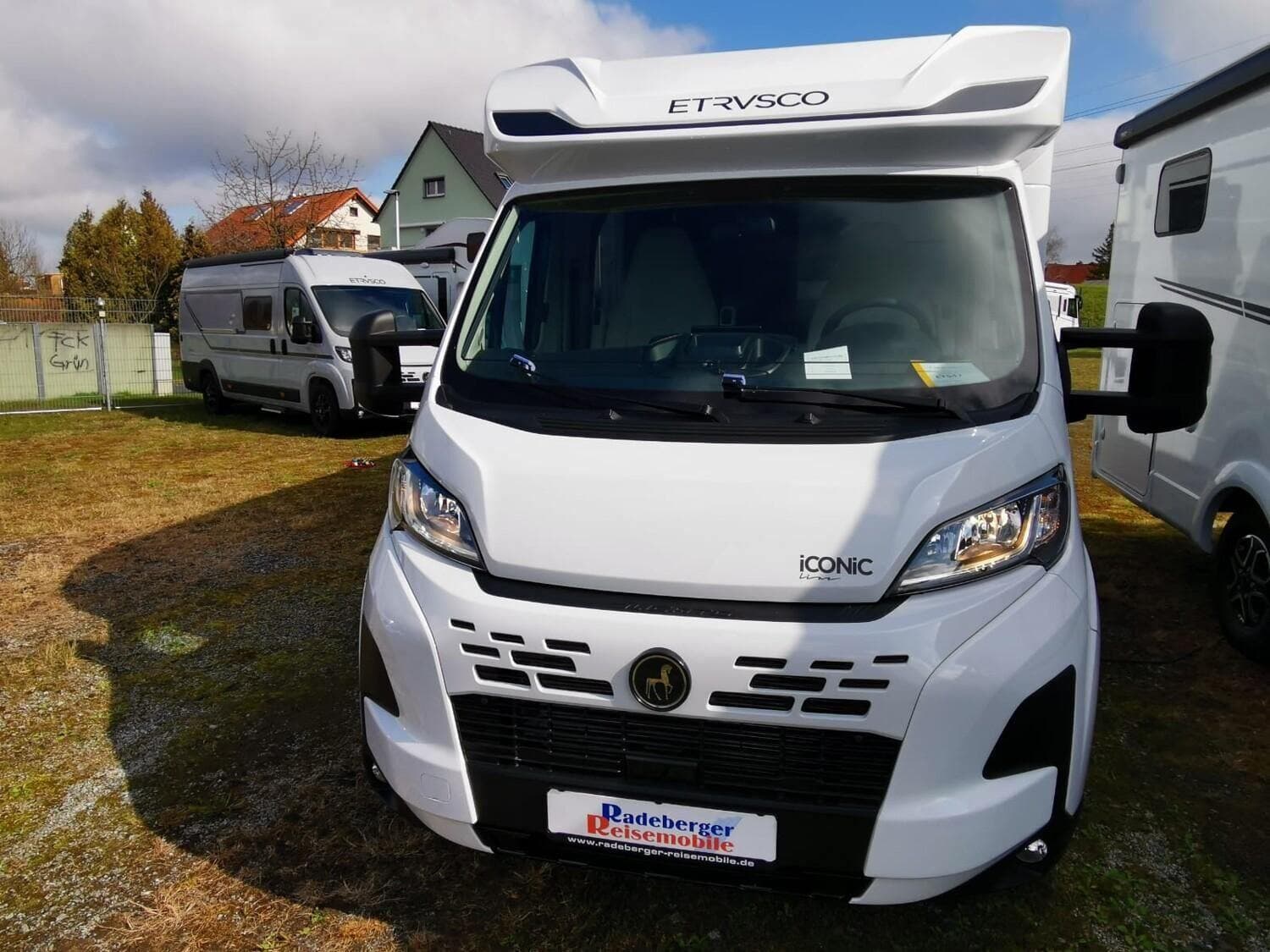 Wohnmobil Etrusco T 7400 QBC mit 4 Sitzen bei Radeberger Reisemobile GmbH & Co.KG Wohnmobil Fiat Ducato Etrusco 7400 QBC T mit 4 Sitzen und 2 Schlafplätzen