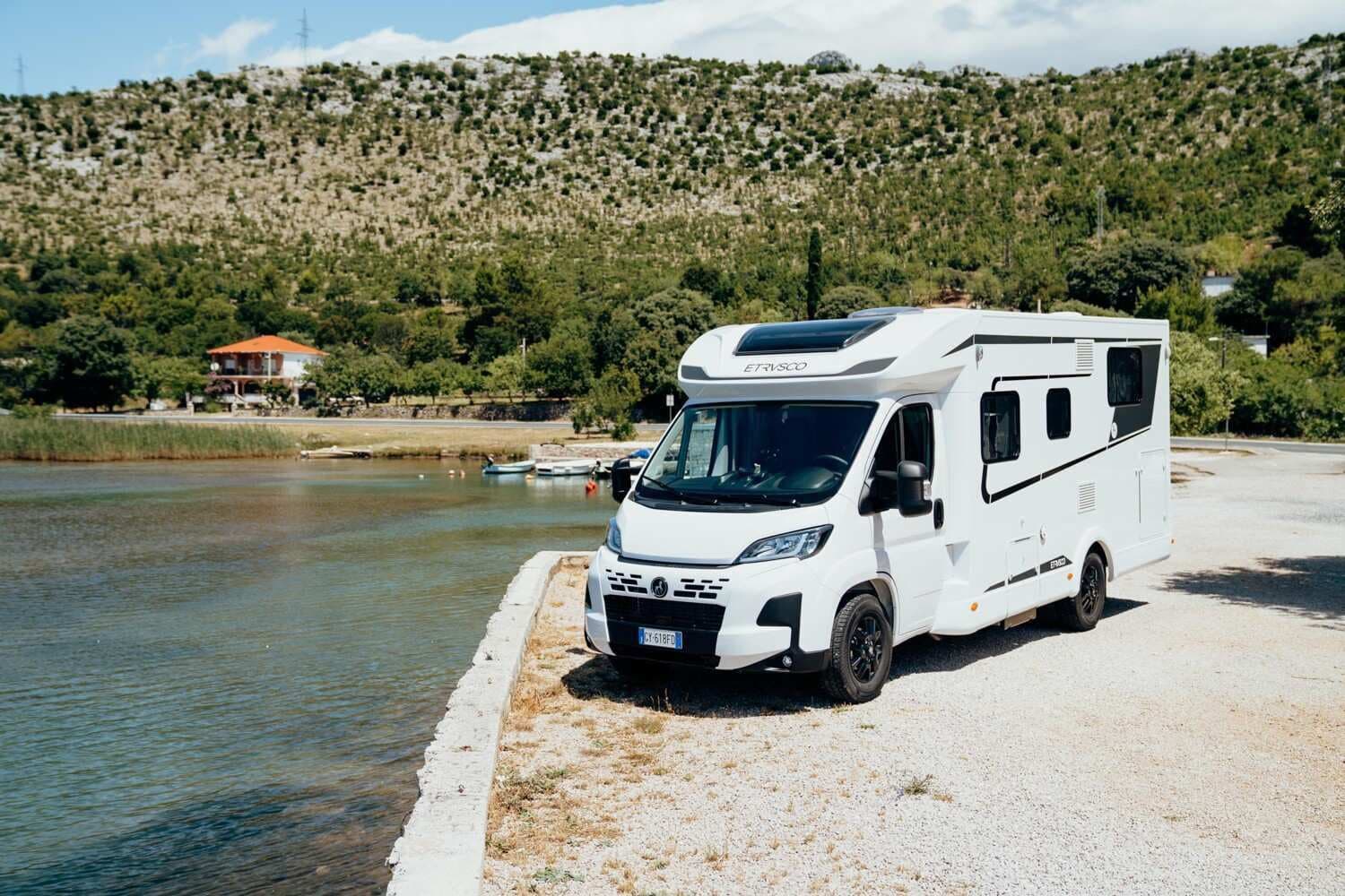 Wohnmobil Etrusco T 7400 SBC mit 4 Sitzen bei Kiehn Mobile Freizeit GmbH Wohnmobil Fiat Ducato Etrusco 7400 SBC T mit 4 Sitzen und 3 Schlafplätzen