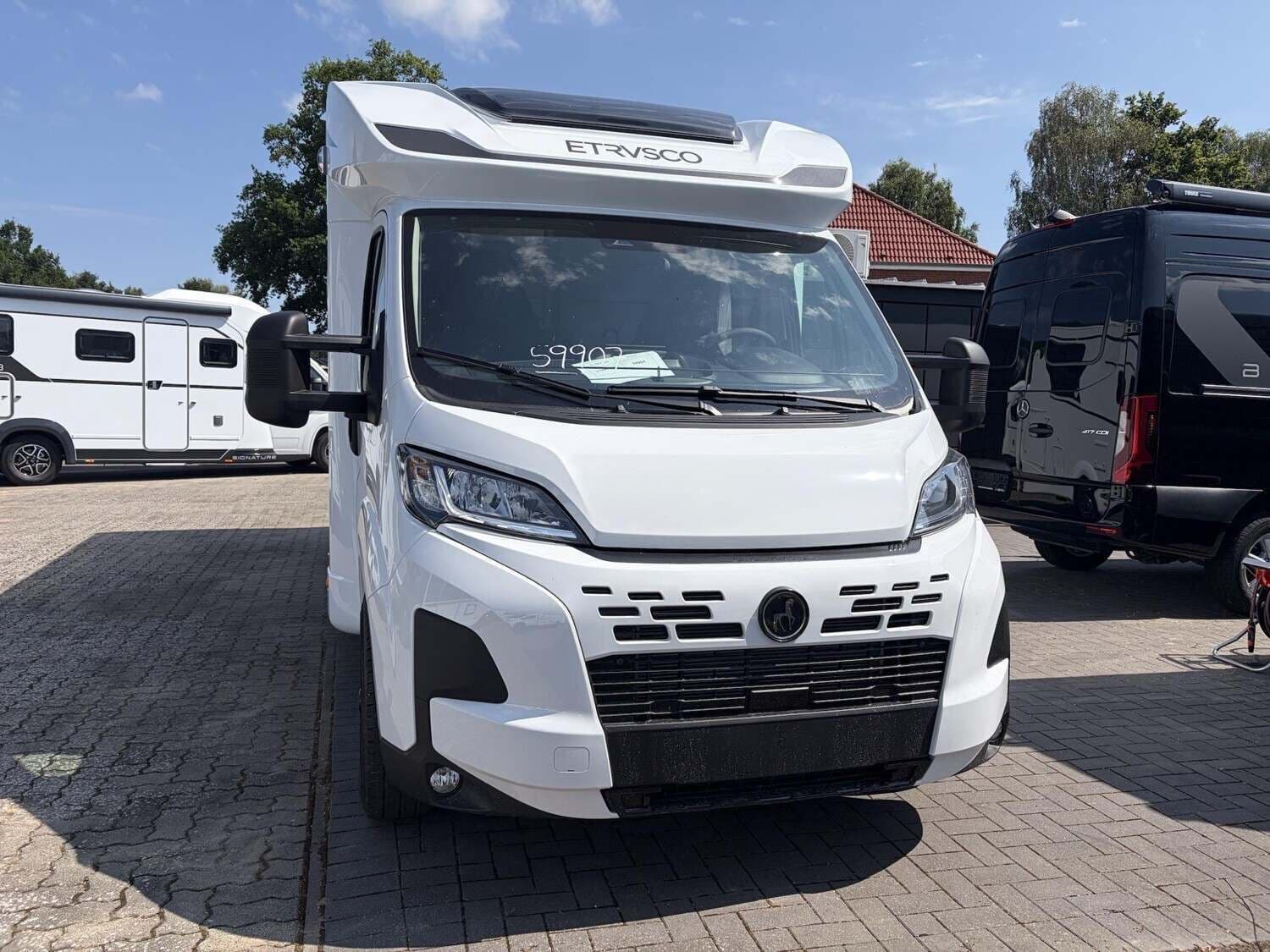 Wohnmobil Etrusco T 7400 SBC mit 4 Sitzen bei Caravan-Wendt GmbH & Co. KG Wohnmobil Fiat Ducato Etrusco 7400 SBC T mit 4 Sitzen und 2 Schlafplätzen