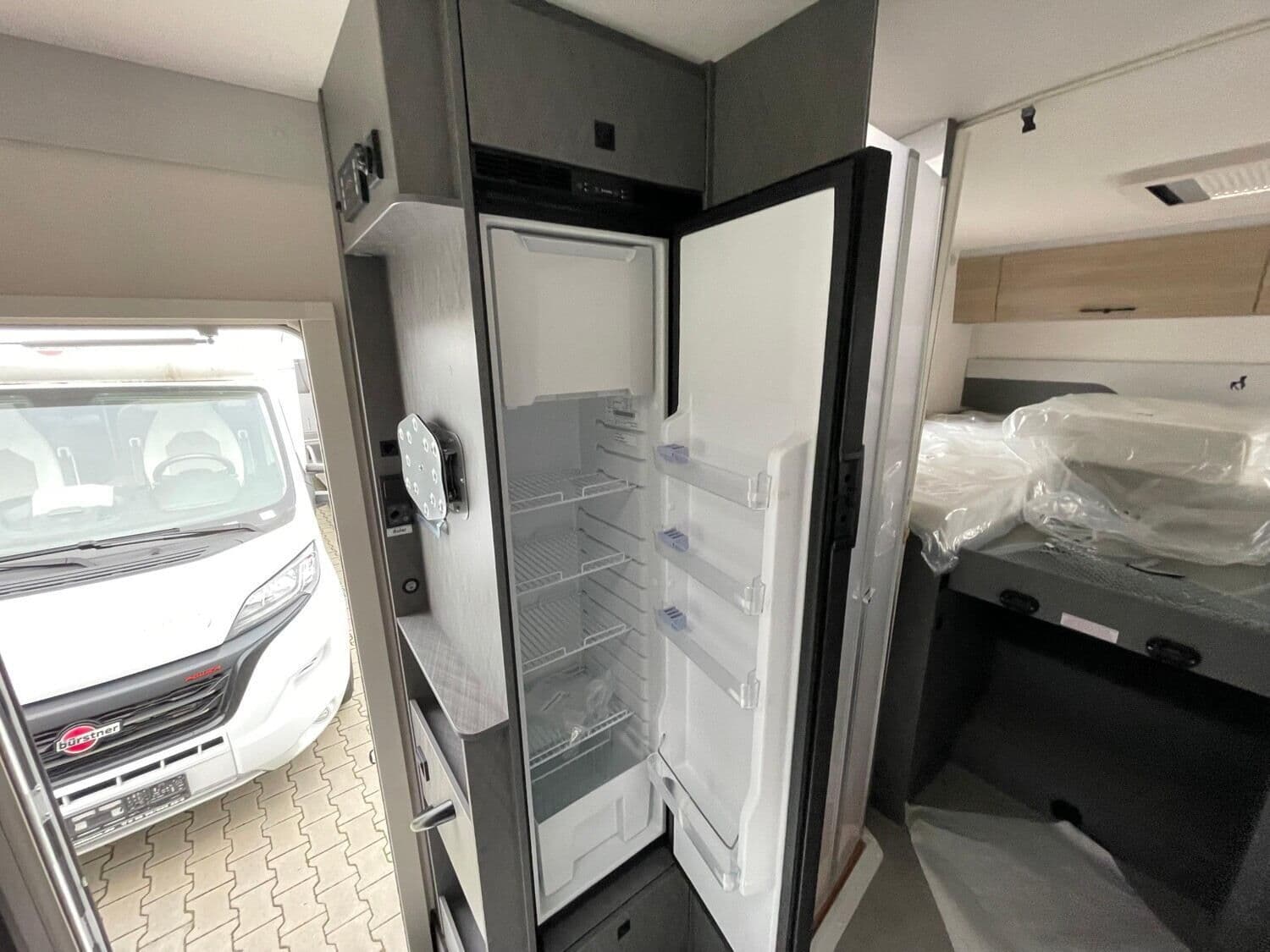 Wohnmobil Etrusco T-Modell Base 7.4 SBC mit 4 Sitzen bei Dümo Reisemobile GmbH & Co. KG Wohnmobil Etrusco 7.4 SBC T-Modell Base mit 4 Sitzen und 2 Schlafplätzen