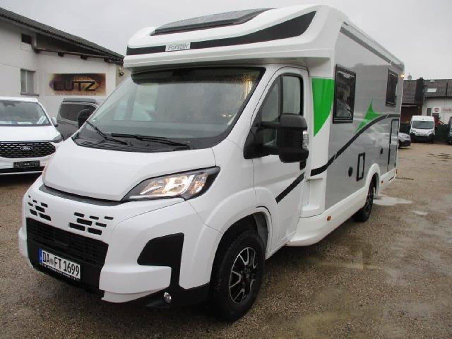 Wohnmobil Forster T F699 EB mit 4 Sitzen bei Reisemobil-Center / Autohaus LUTZ Wohnmobil Fiat Ducato Forster F699 EB T mit 4 Sitzen und 4 Schlafplätzen