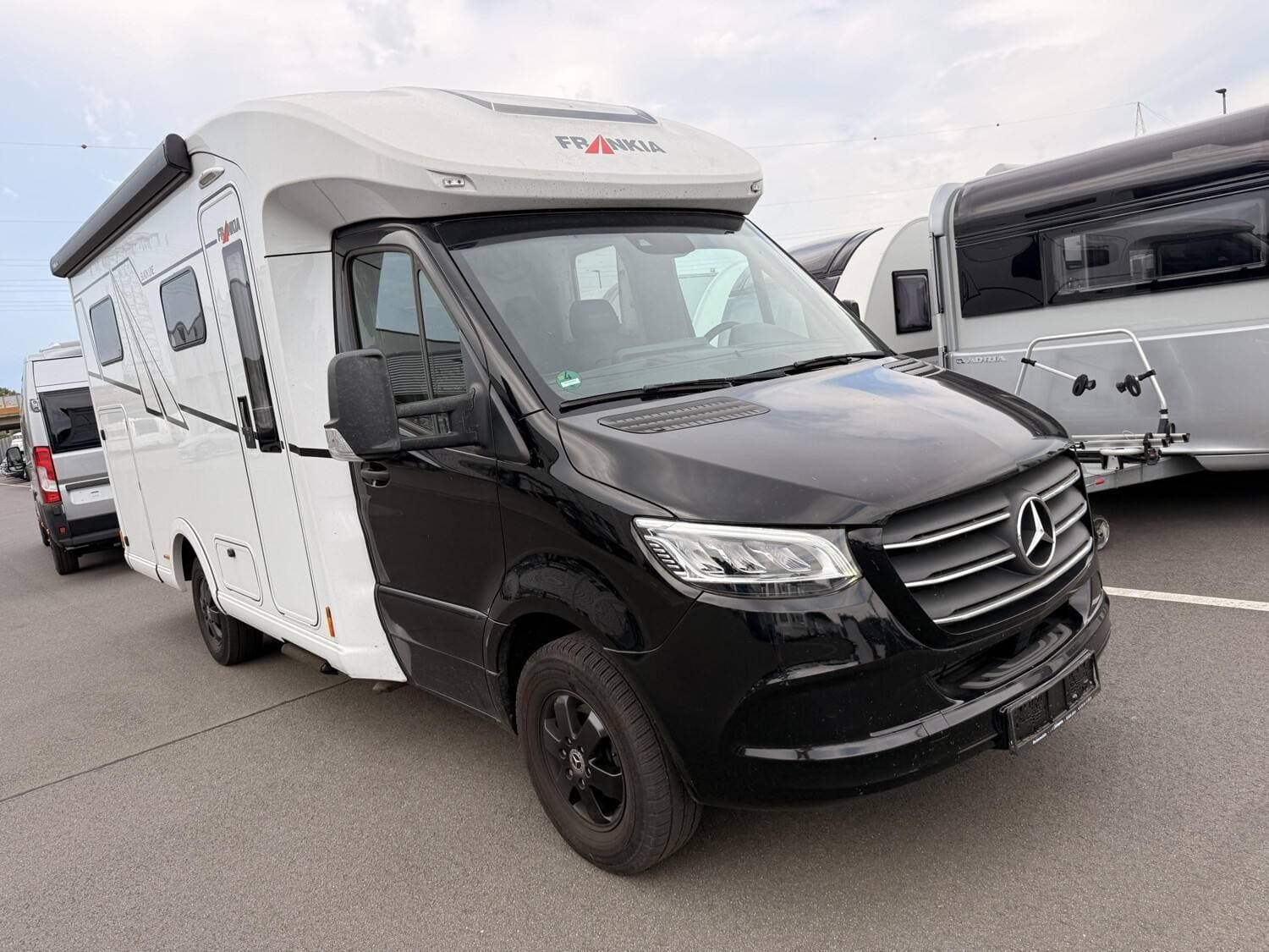 Wohnmobil Frankia Neo MT7 GDK BlackLine mit 4 Sitzen bei 3H Camping Center GmbH Wohnmobil Mercedes Sprinter Frankia MT7 GDK BlackLine Neo mit 4 Sitzen und 2 Schlafplätzen