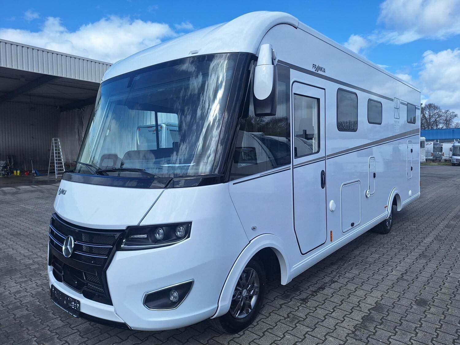 Wohnmobil Frankia Platin I 7400 GD Final Edition 5.5 t mit 4 Sitzen bei MPG Mobilpartner GmbH Wohnmobil Mercedes Sprinter Frankia I 7400 GD Final Edition 5.5 t Platin mit 4 Sitzen und 4 Schlafplätzen