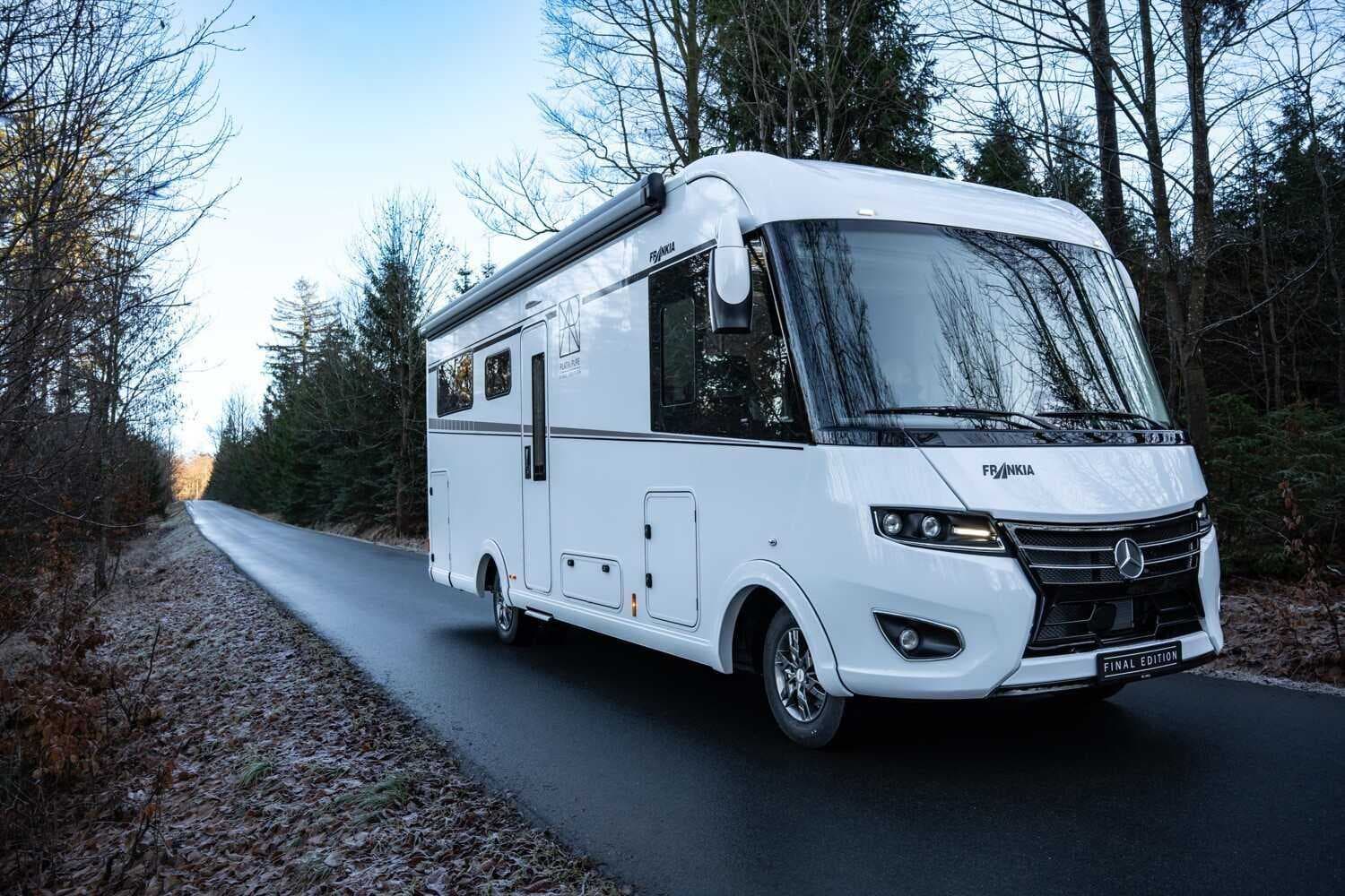 Wohnmobil Frankia Platin I 7400 Plus Final Edition mit 2 Sitzen bei Engel Caravaning Frankfurt GmbH & Co. KG Wohnmobil Mercedes Sprinter Frankia I 7400 Plus Final Edition Platin mit 2 Sitzen und 2 Schlafplätzen