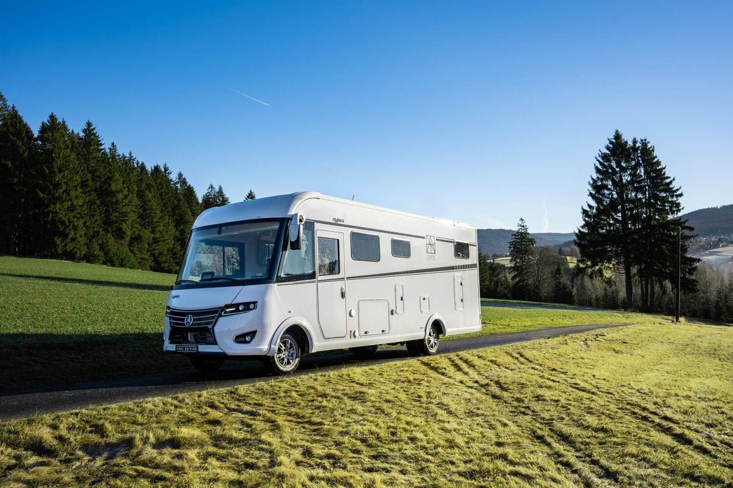 Wohnmobil Frankia Platin I 7900 GD Final Edition mit 4 Sitzen bei Engel Caravaning Frankfurt GmbH & Co. KG Wohnmobil Mercedes Sprinter Frankia I 7900 GD Final Edition Platin mit 4 Sitzen und 2 Schlafplätzen