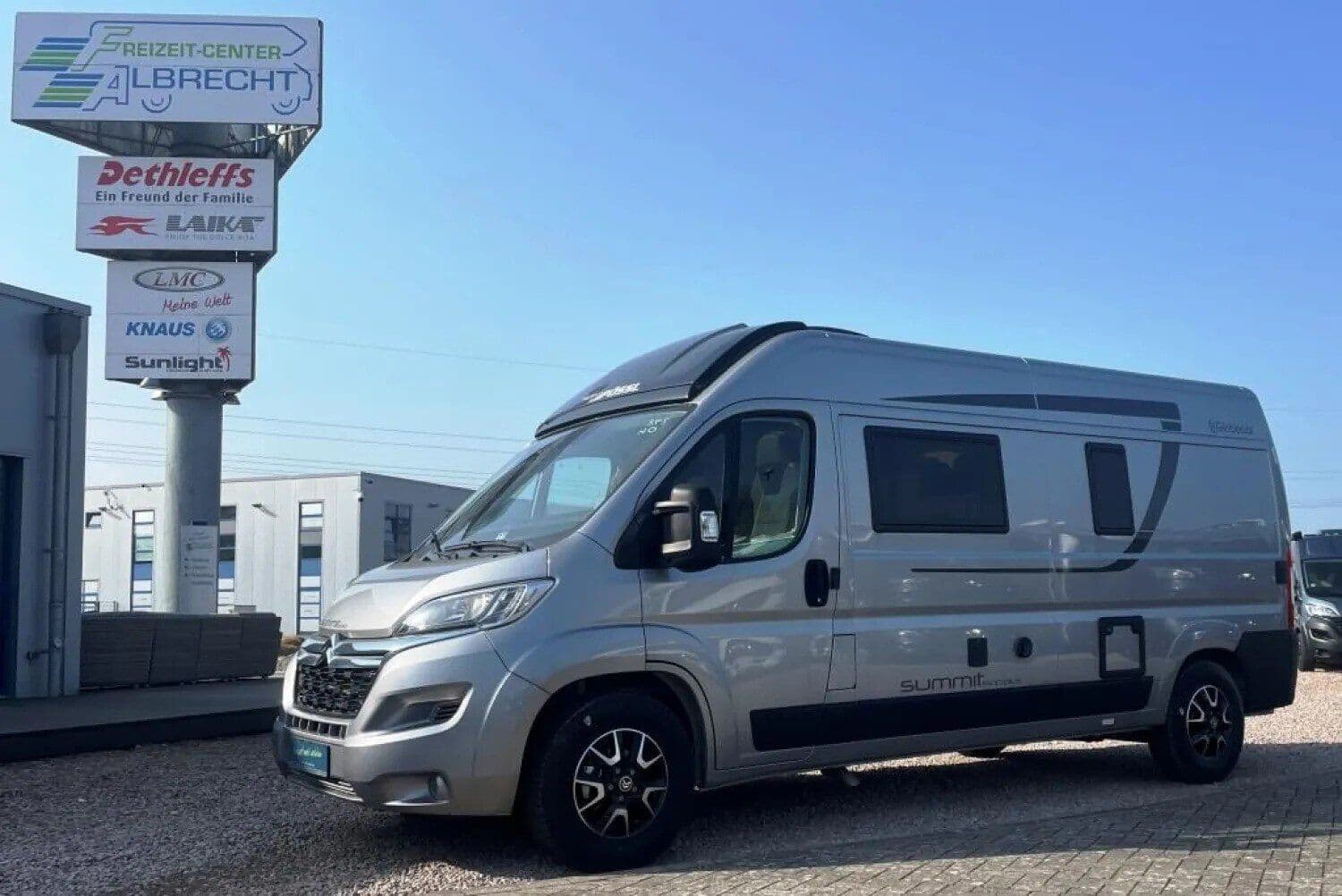 Wohnmobil Globecar Summit 600 Plus mit 4 Sitzen bei Freizeit-Center Albrecht GmbH & Co. KG Wohnmobil Globecar 600 Plus Summit mit 4 Sitzen und 3 Schlafplätzen