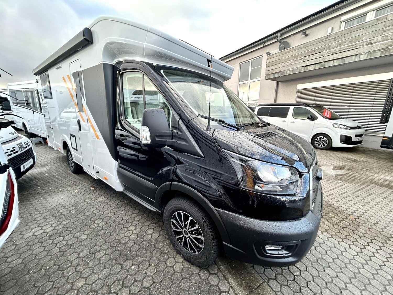 Wohnmobil Glücksmobil T 70DL mit 4 Sitzen bei Seltenhofer Caravaning GmbH Wohnmobil Ford Transit Glücksmobil 70DL T mit 4 Sitzen und 2 Schlafplätzen