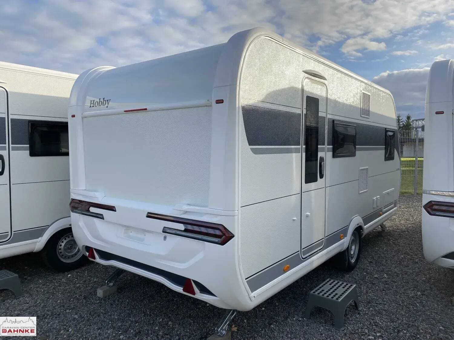 Wohnwagen Hobby De Luxe 490 KMF bei Caravan Center Dahnke GmbH Wohnwagen Hobby 490 KMF De Luxe mit 5 Schlafplätzen