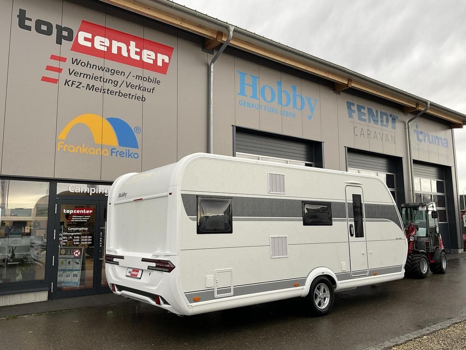 Wohnwagen Hobby De Luxe 545 KMF bei topcenter GmbH Wohnwagen Hobby 545 KMF De Luxe mit 3 Schlafplätzen