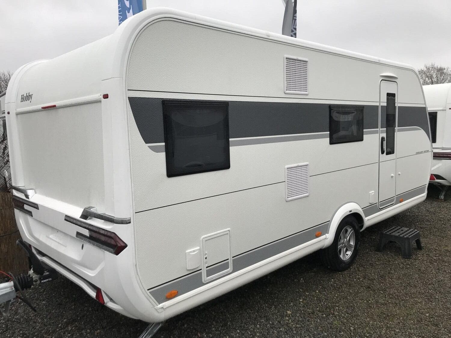 Wohnwagen Hobby Excellent Edition 545 KMF bei Caravan Brandl GmbH Wohnwagen Hobby 545 KMF Excellent Edition mit 3 Schlafplätzen