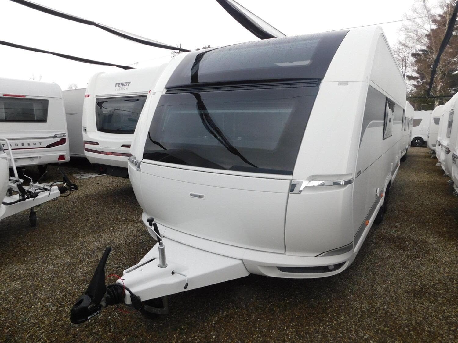 Wohnwagen Hobby Maxia 660 WQM mit 2 Sitzen bei Neuss Camping / Neuss GmbH Wohnwagen Hobby 660 WQM Maxia mit 2 Sitzen und 4 Schlafplätzen