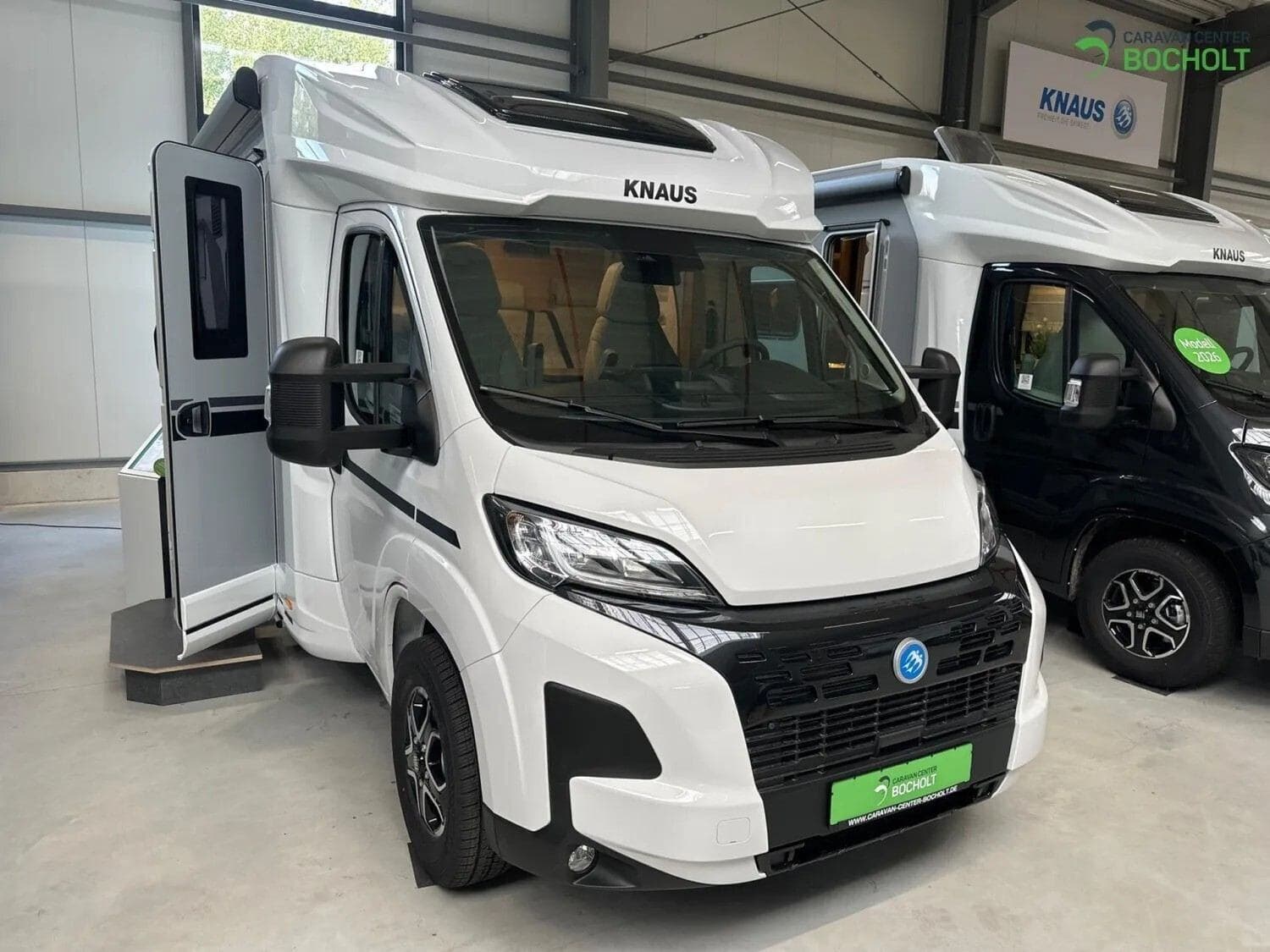 Wohnmobil Knaus L!VE WAVE 650 MEG Platinum Selection mit 4 Sitzen bei Caravan Center Bocholt GmbH & Co. KG Wohnmobil Knaus 650 MEG Platinum Selection L!VE WAVE mit 4 Sitzen und 4 Schlafplätzen