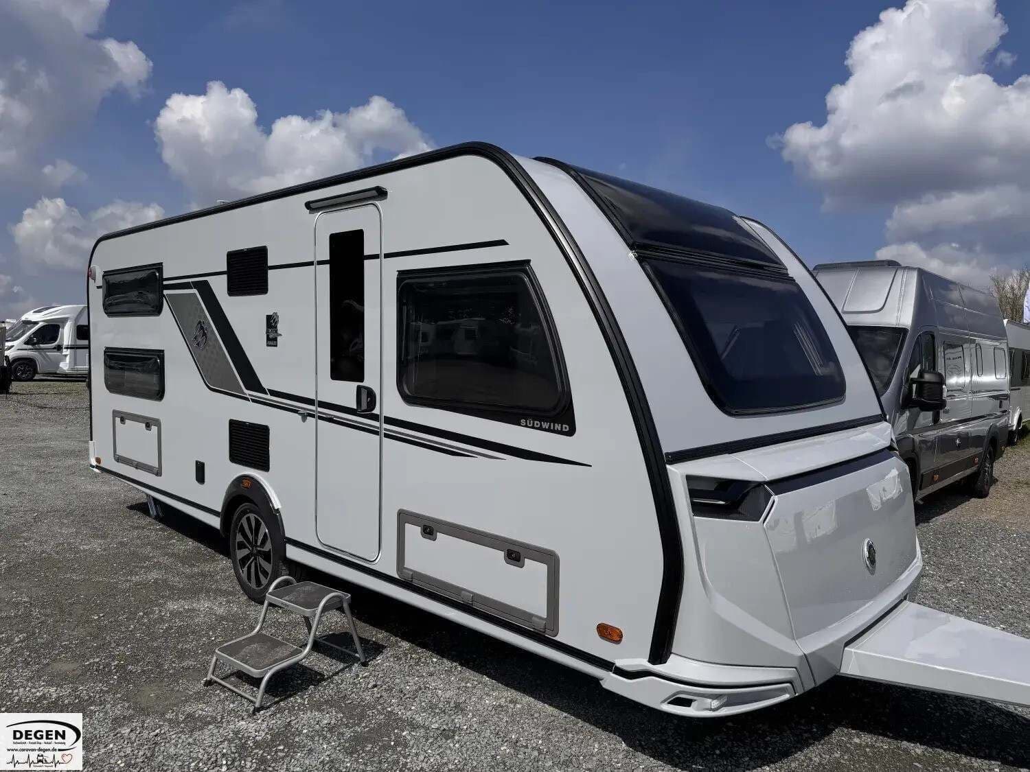 Wohnwagen Knaus Südwind 580 UK Black Selection bei Degen Caravan KG Wohnwagen Knaus 580 UK Black Selection Südwind mit 6 Schlafplätzen