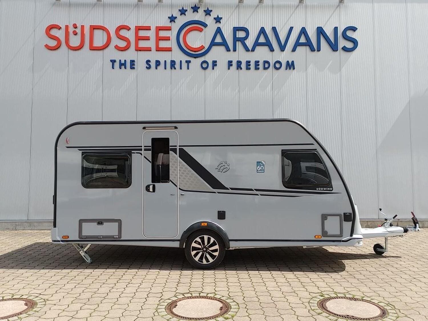 Wohnwagen Knaus Südwind 60 YEARS 450 FU bei Südsee-Camp, Gottfried & Per Thiele OHG Wohnwagen Knaus 450 FU Südwind 60 YEARS mit 4 Schlafplätzen