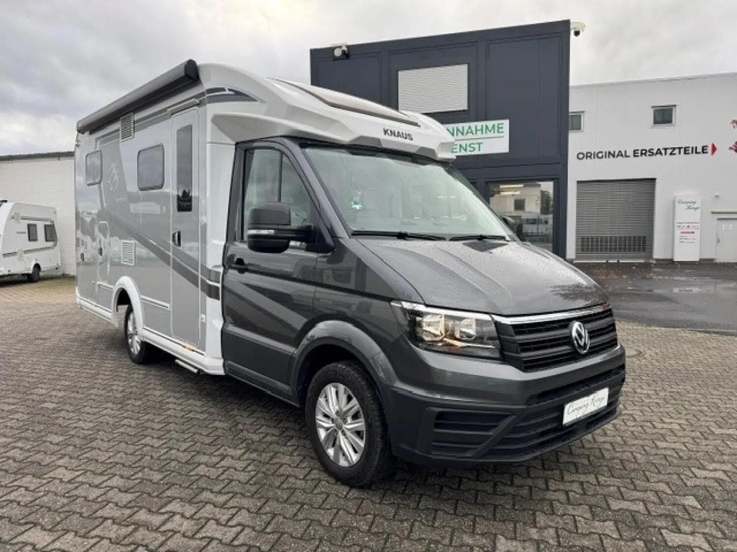 Wohnmobil Knaus Van TI Plus 650 MEG Platinum Selection mit 2 Sitzen bei Camping Krings GmbH & Co.KG Wohnmobil VW Crafter Knaus 650 MEG Platinum Selection Van TI Plus mit 2 Sitzen und 2 Schlafplätzen