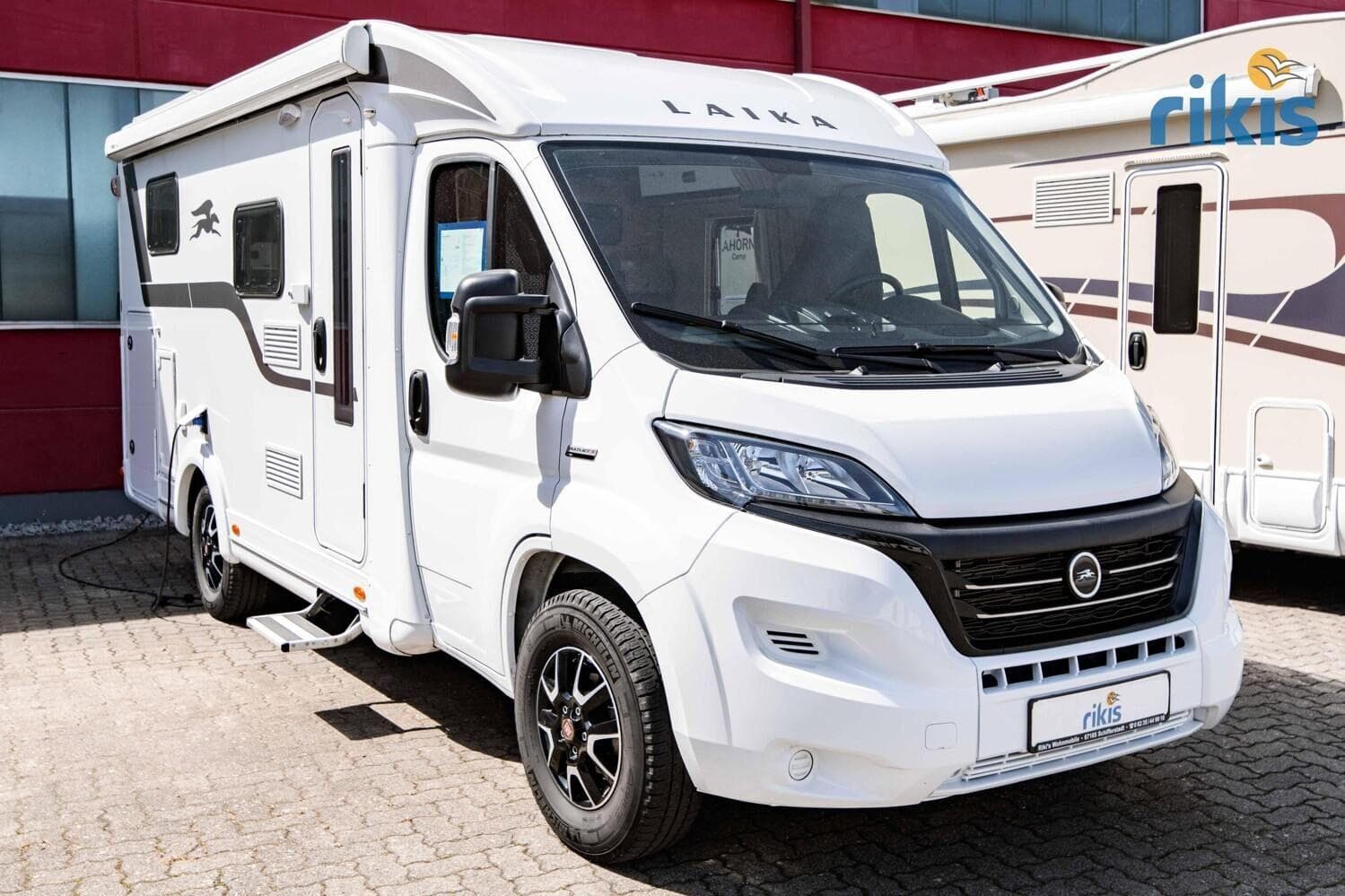 Wohnmobil Laika Kosmo Compact 9 mit 4 Sitzen bei Rikis Wohnmobile und Wohnwagen Wohnmobil Fiat Ducato Laika Compact 9 Kosmo mit 4 Sitzen und 2 Schlafplätzen