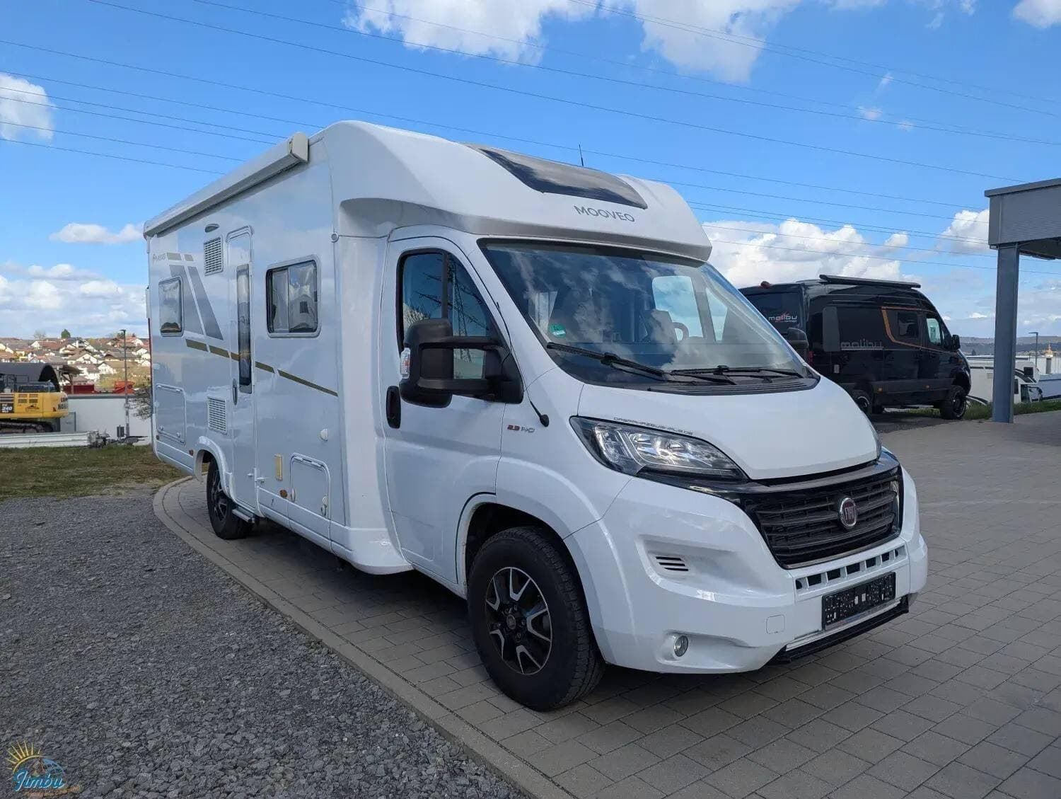 Wohnmobil Mooveo Tei 71FBH mit 3 Sitzen bei Jimbu GmbH Fahrzeughandel Wohnmobil Fiat Ducato Mooveo 71FBH Tei mit 3 Sitzen und 4 Schlafplätzen