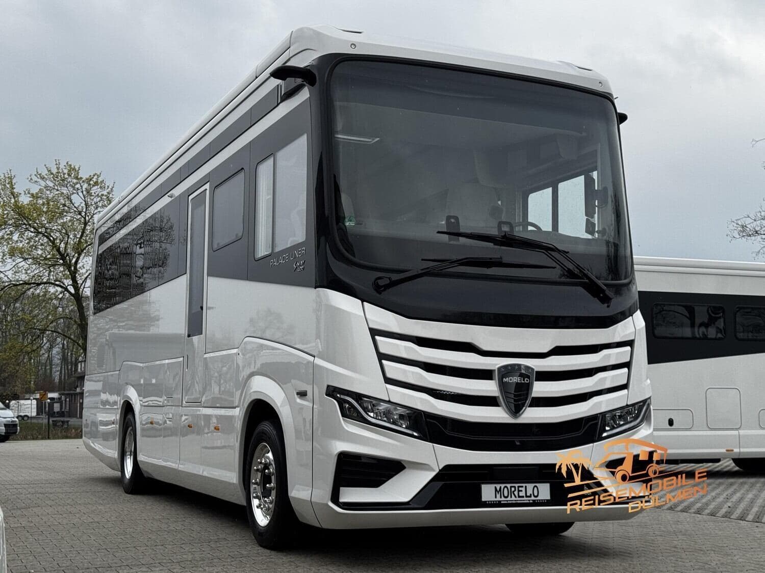 Wohnmobil Morelo Palace Liner S-Way 99 GB mit 4 Sitzen bei Reisemobile Dülmen GmbH Wohnmobil Morelo 99 GB Palace Liner S-Way mit 4 Sitzen und 4 Schlafplätzen