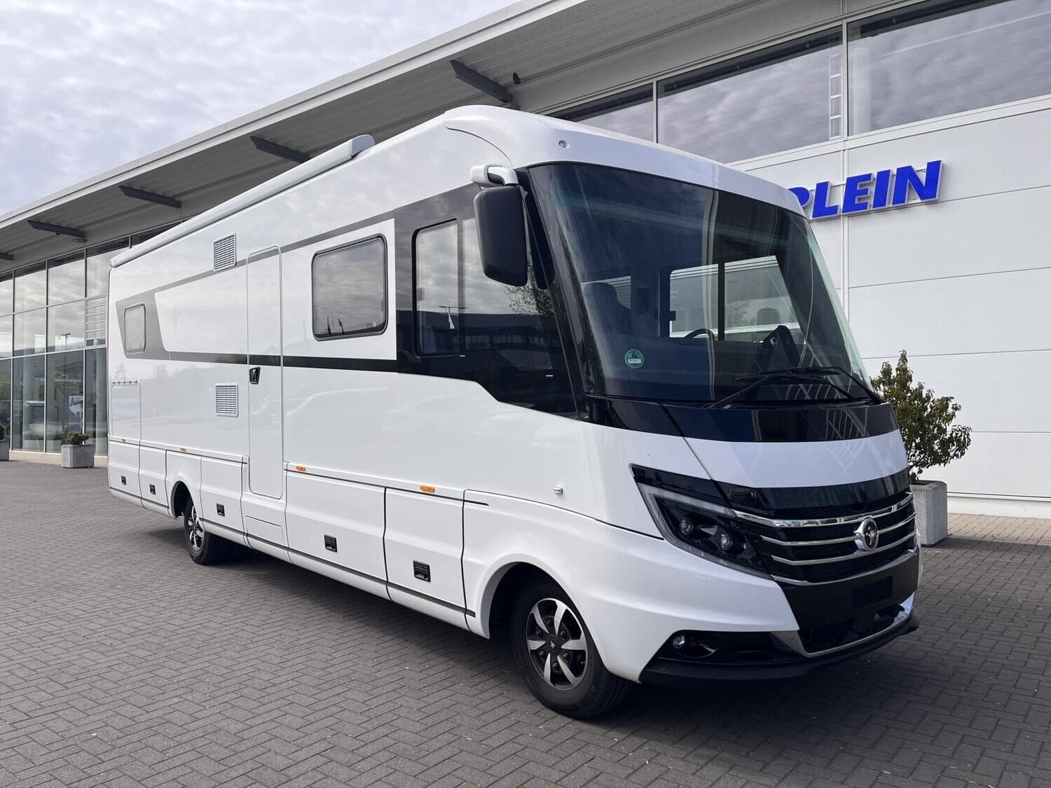 Wohnmobil Niesmann-Bischoff Flair 920 bei Dürrwang GmbH & Co. KG Caravan und Reisemobile Wohnmobil Iveco Daily Niesmann-Bischoff 920 Flair mit 4 Schlafplätzen