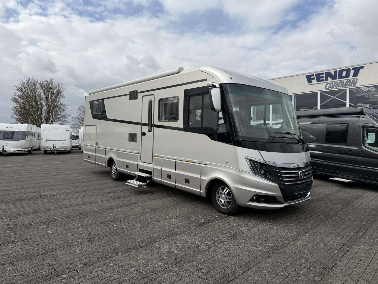 Wohnmobil Niesmann-Bischoff Flair 920 BF mit 3 Sitzen bei Camperland Bong GmbH Wohnmobil Iveco Daily Niesmann-Bischoff 920 BF Flair mit 3 Sitzen und 2 Schlafplätzen