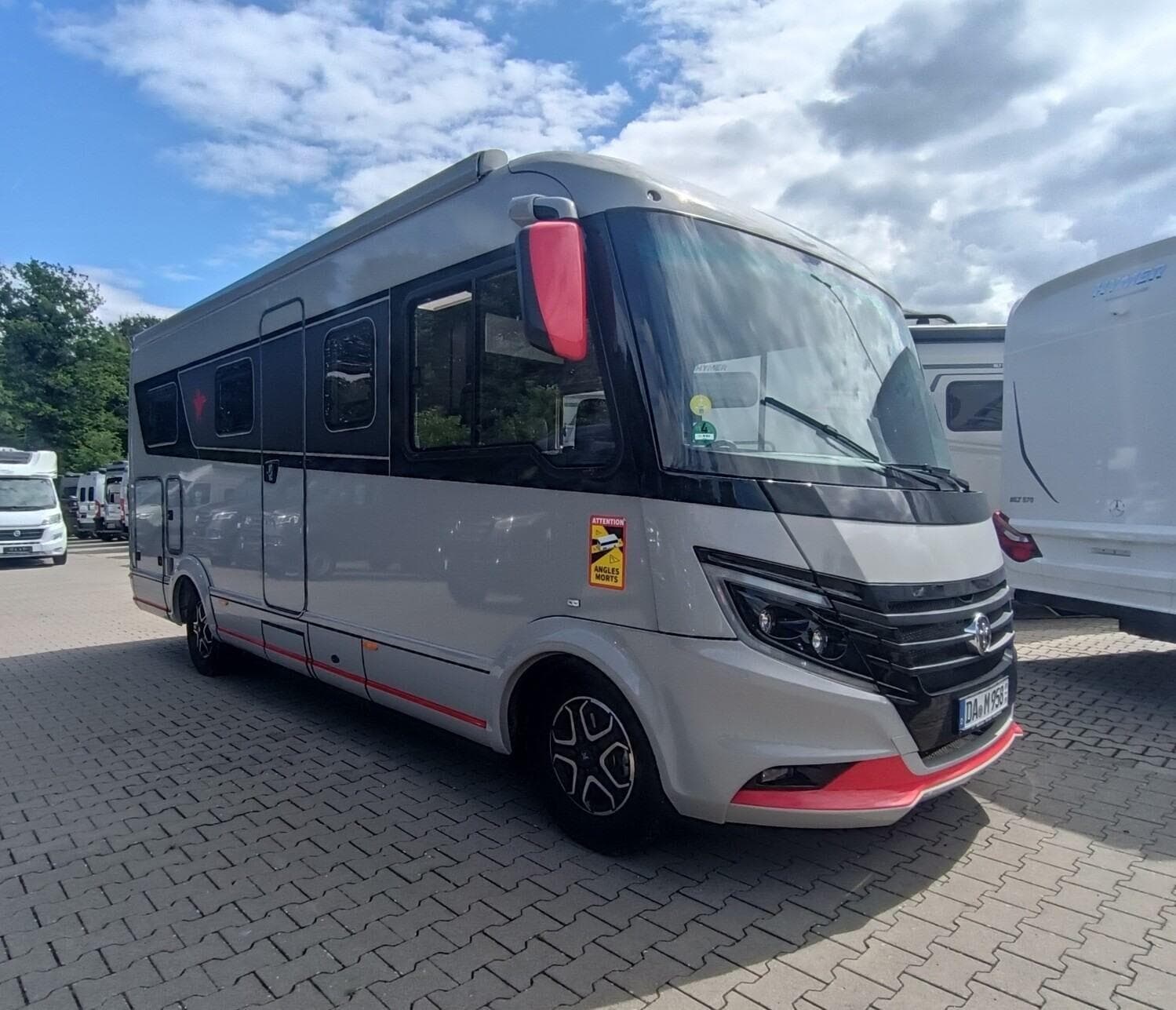 Wohnmobil Niesmann-Bischoff iSmove 6.9 E mit 4 Sitzen bei Wohnmobile United Wohnmobil Fiat Ducato Niesmann-Bischoff 6.9 E iSmove mit 4 Sitzen und 4 Schlafplätzen