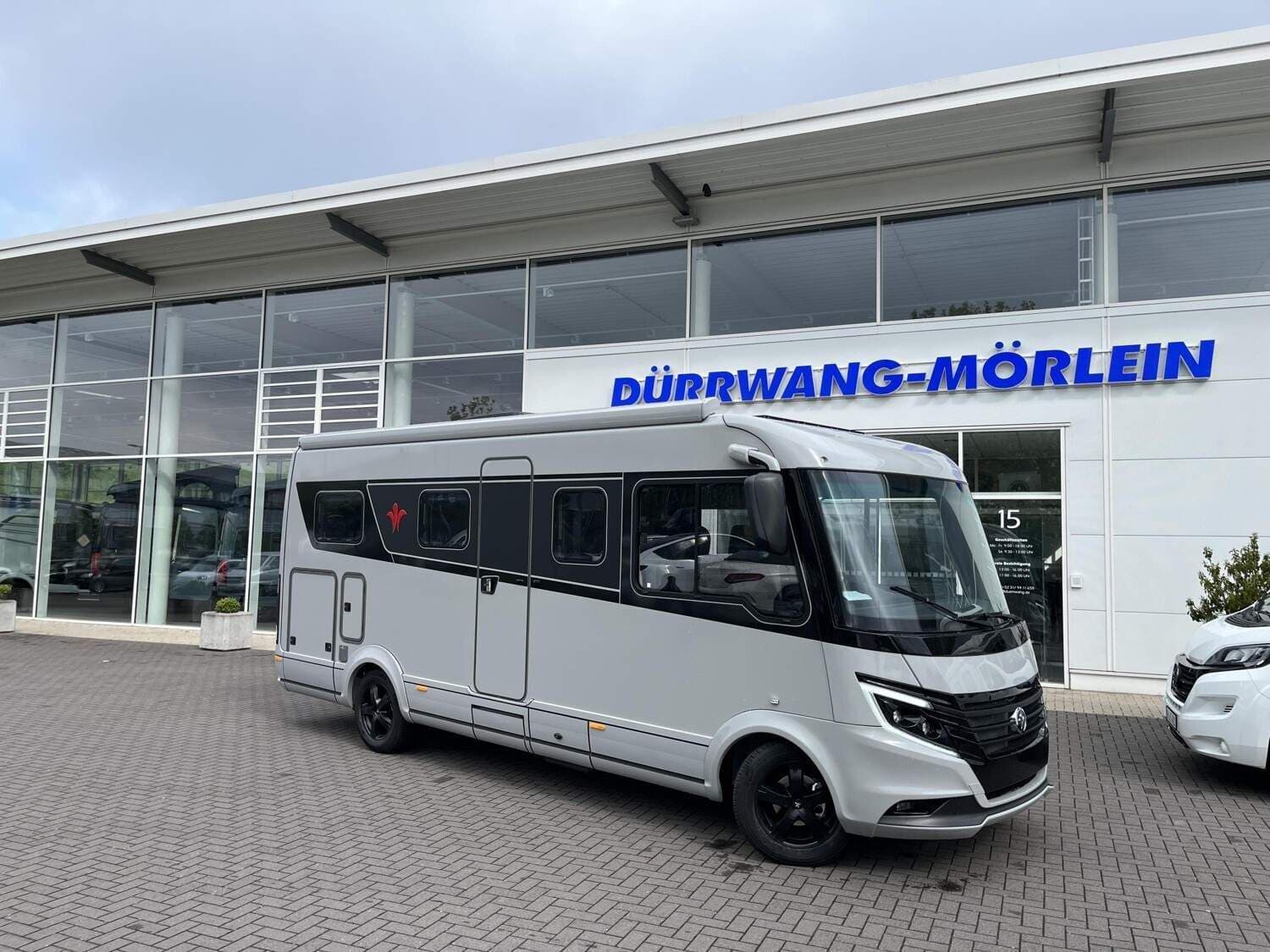 Wohnmobil Niesmann-Bischoff iSmove 6.9 E mit 4 Sitzen bei Dürrwang GmbH & Co. KG Caravan und Reisemobile Wohnmobil Fiat Ducato Niesmann-Bischoff 6.9 E iSmove mit 4 Sitzen und 4 Schlafplätzen