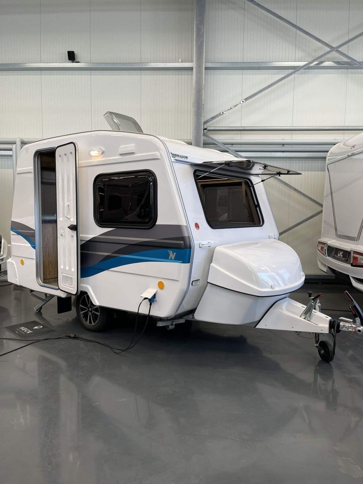 Wohnwagen Niewiadow Sonstige N126 NTL bei HECK Caravan und Reisemobile GmbH & Co. KG Wohnwagen Niewiadow N126 NTL Sonstige mit 3 Schlafplätzen