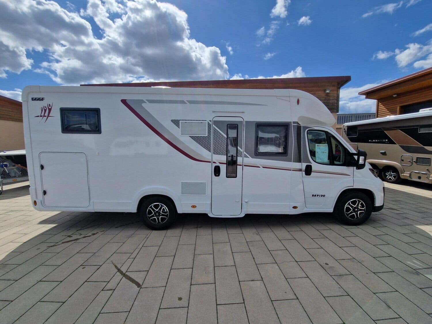 Wohnmobil Rapido Serie 6F 666F 65ans mit 4 Sitzen bei Wohnmobile Mainfranken RbG GmbH & Co. KG Wohnmobil Fiat Ducato Rapido 666F 65ans Serie 6F mit 4 Sitzen und 2 Schlafplätzen