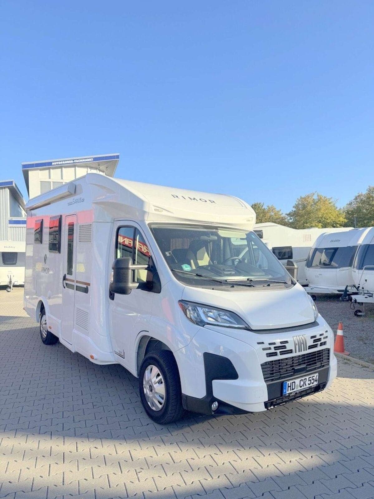 Wohnmobil Rimor Sarus 12 Plus mit 6 Sitzen bei Caravanium Reisemobile GmbH Wohnmobil Fiat Ducato Rimor 12 Plus Sarus mit 6 Sitzen und 2 Schlafplätzen